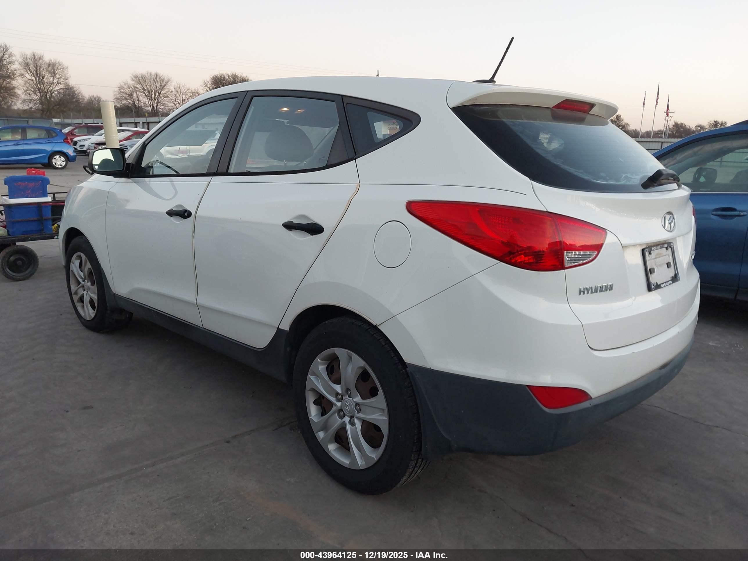 HYUNDAI TUCSON image 3