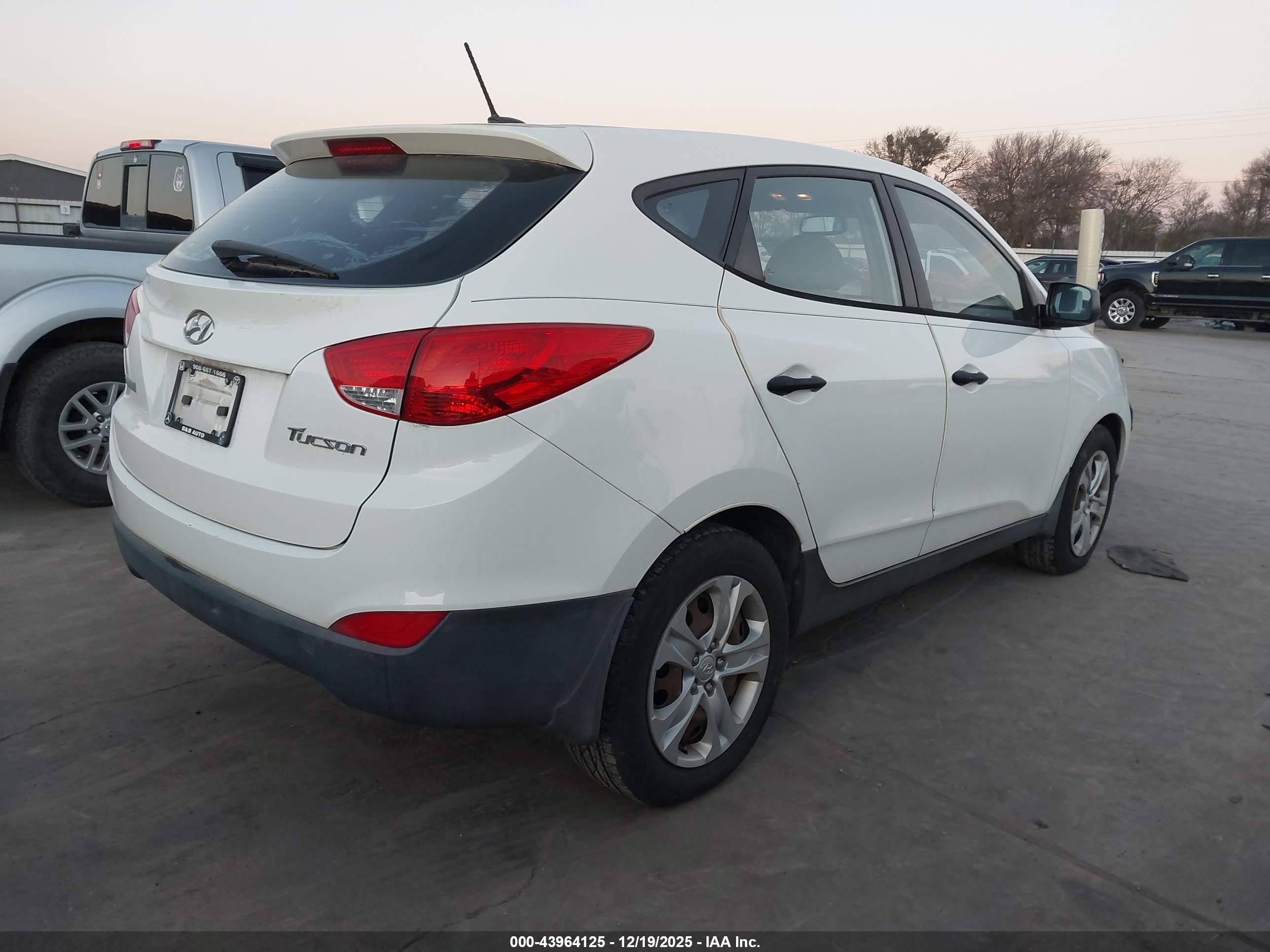 HYUNDAI TUCSON image 4