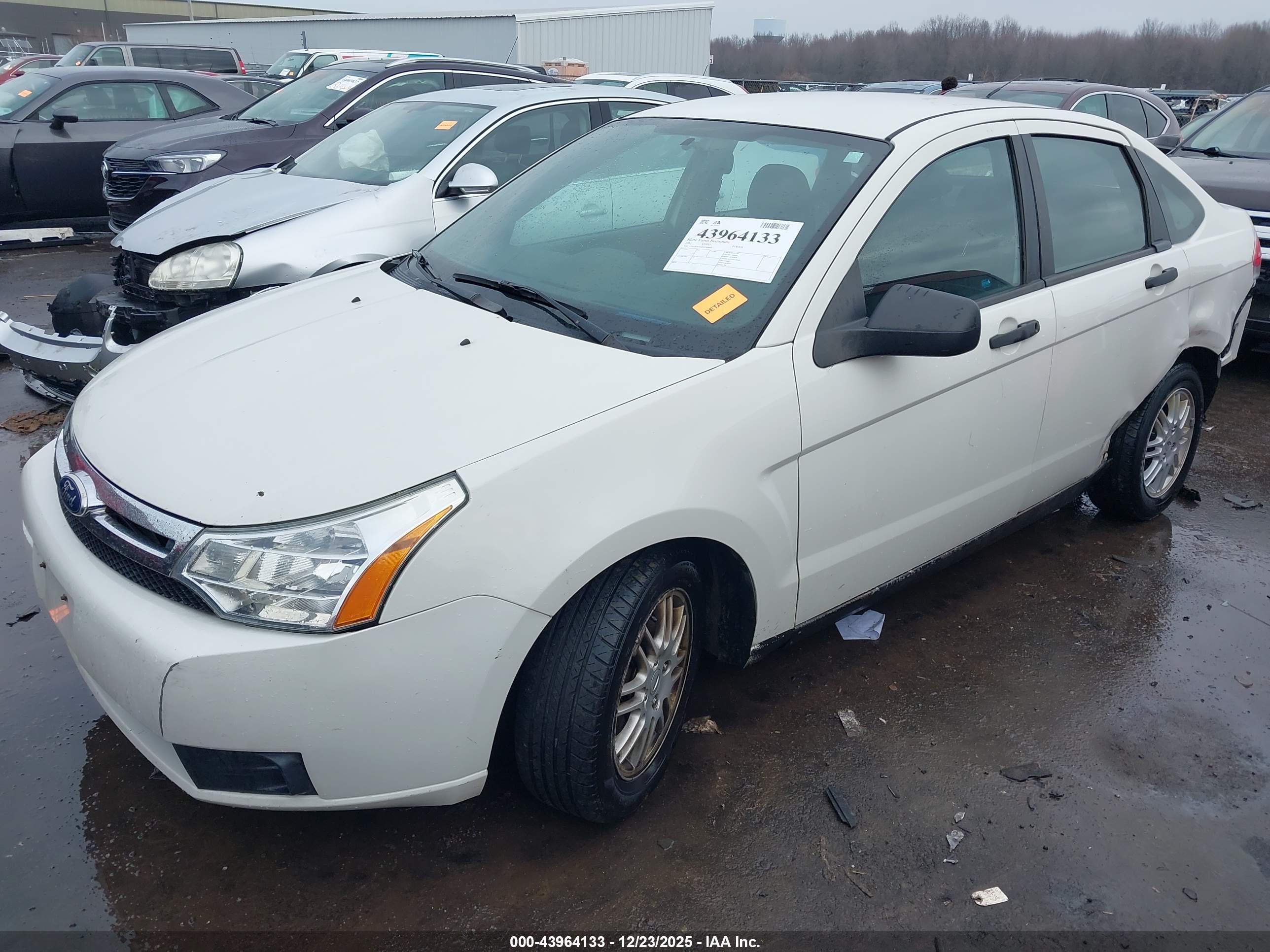 FORD FOCUS image 2