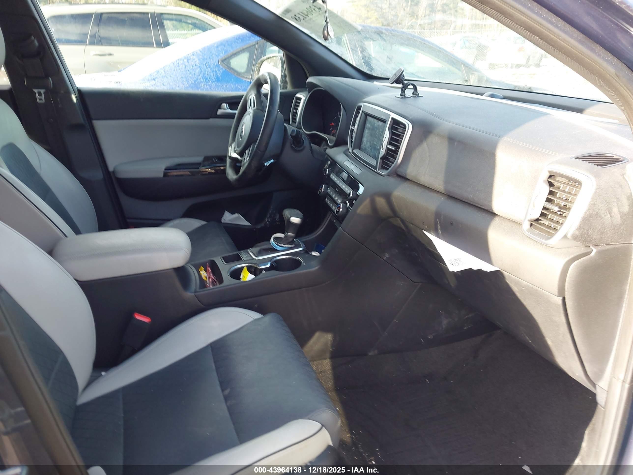 KIA SPORTAGE image 5