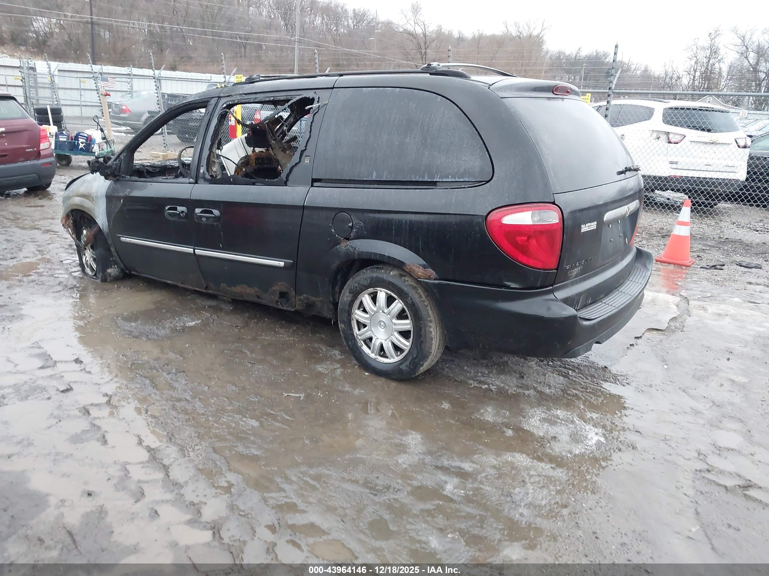 CHRYSLER TOWN image 3