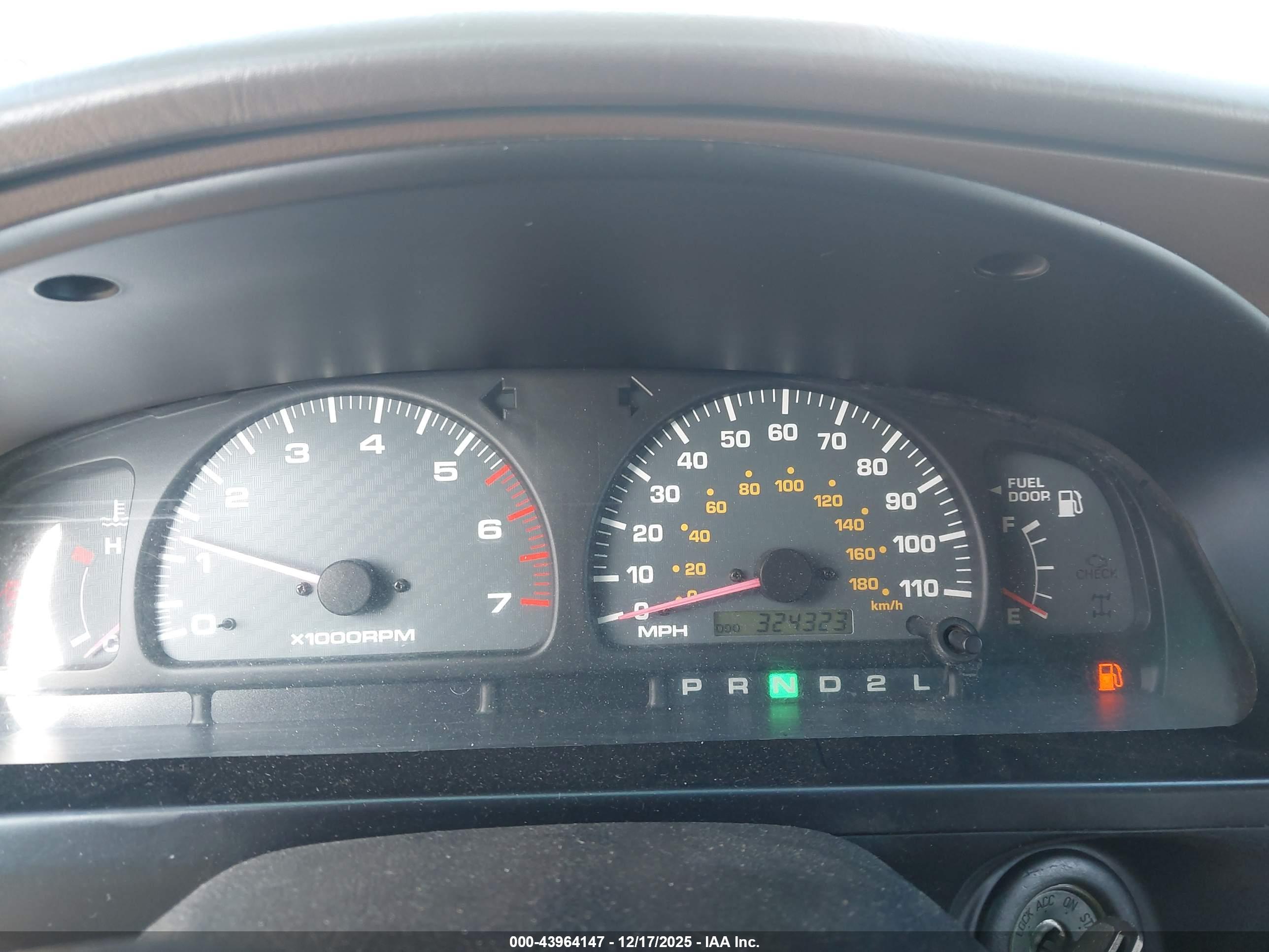 TOYOTA 4RUNNER image 7