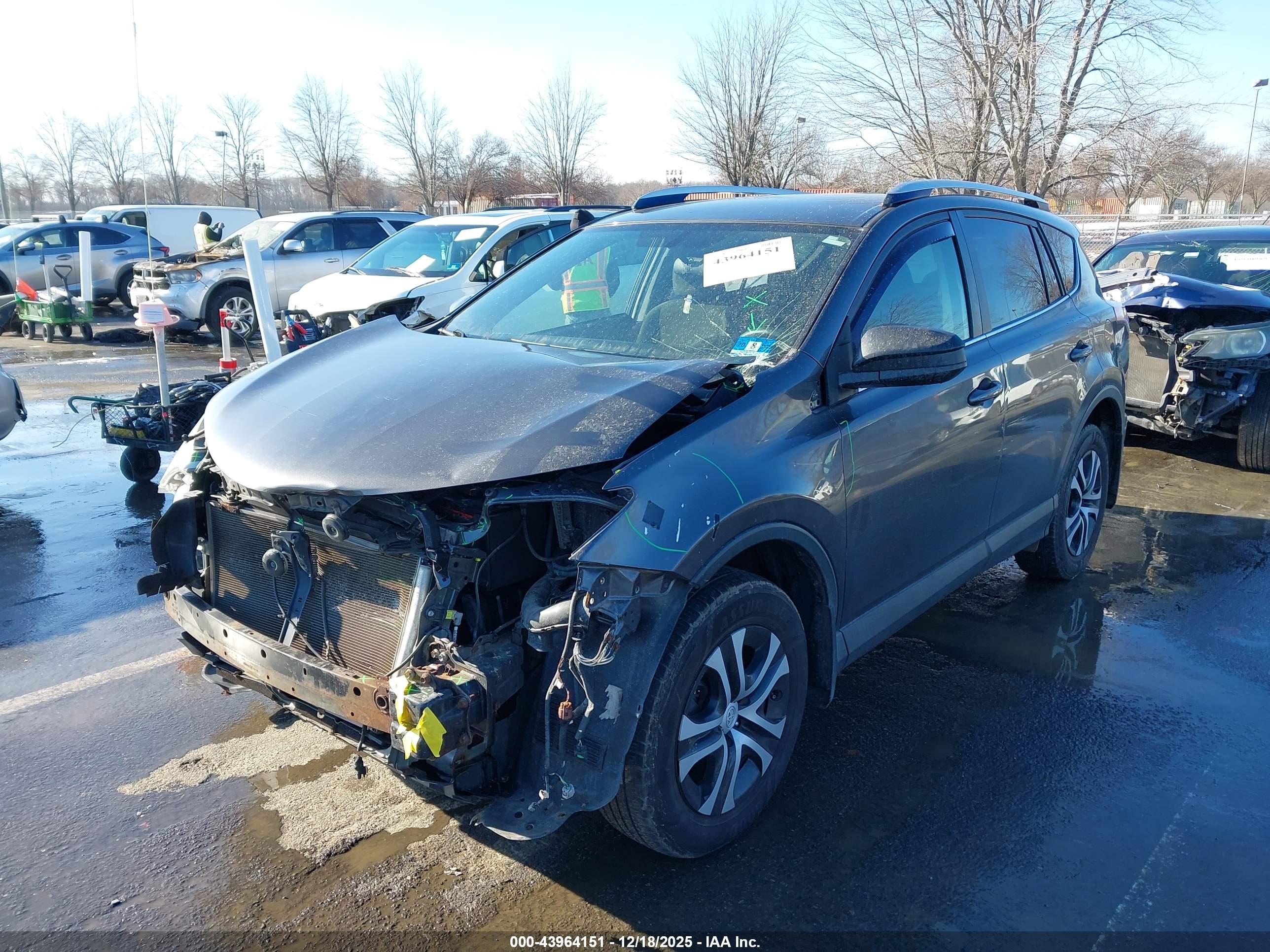 TOYOTA RAV4 image 2