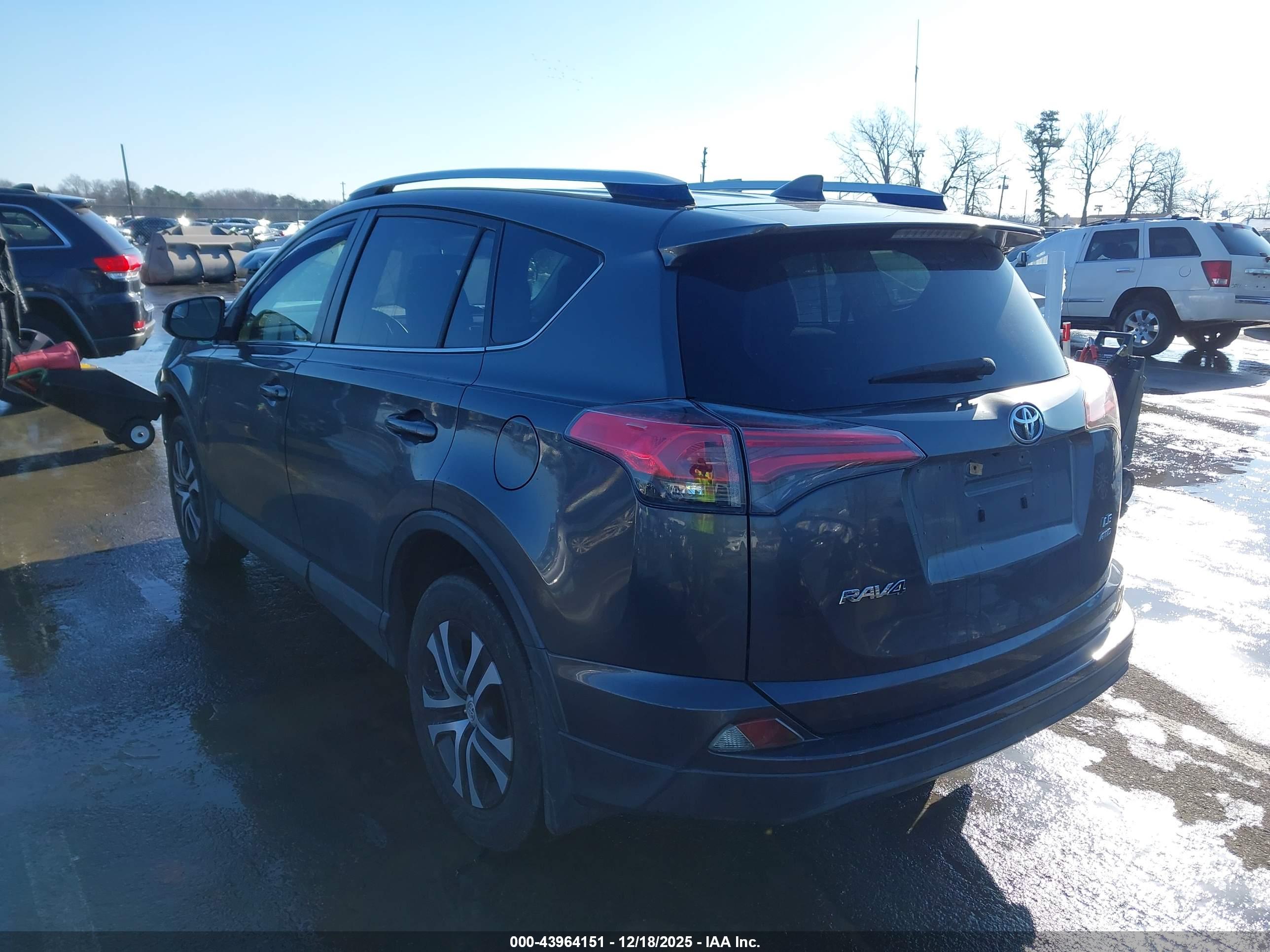TOYOTA RAV4 image 3