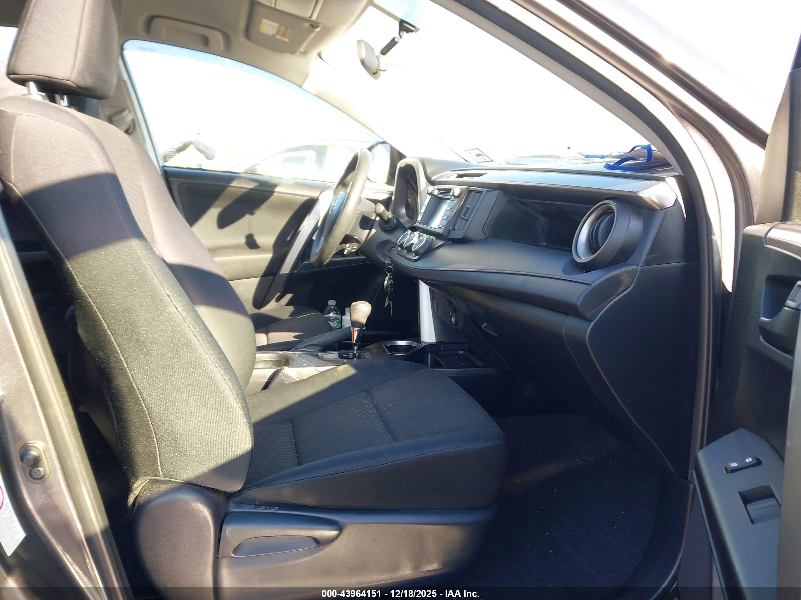 TOYOTA RAV4 image 5
