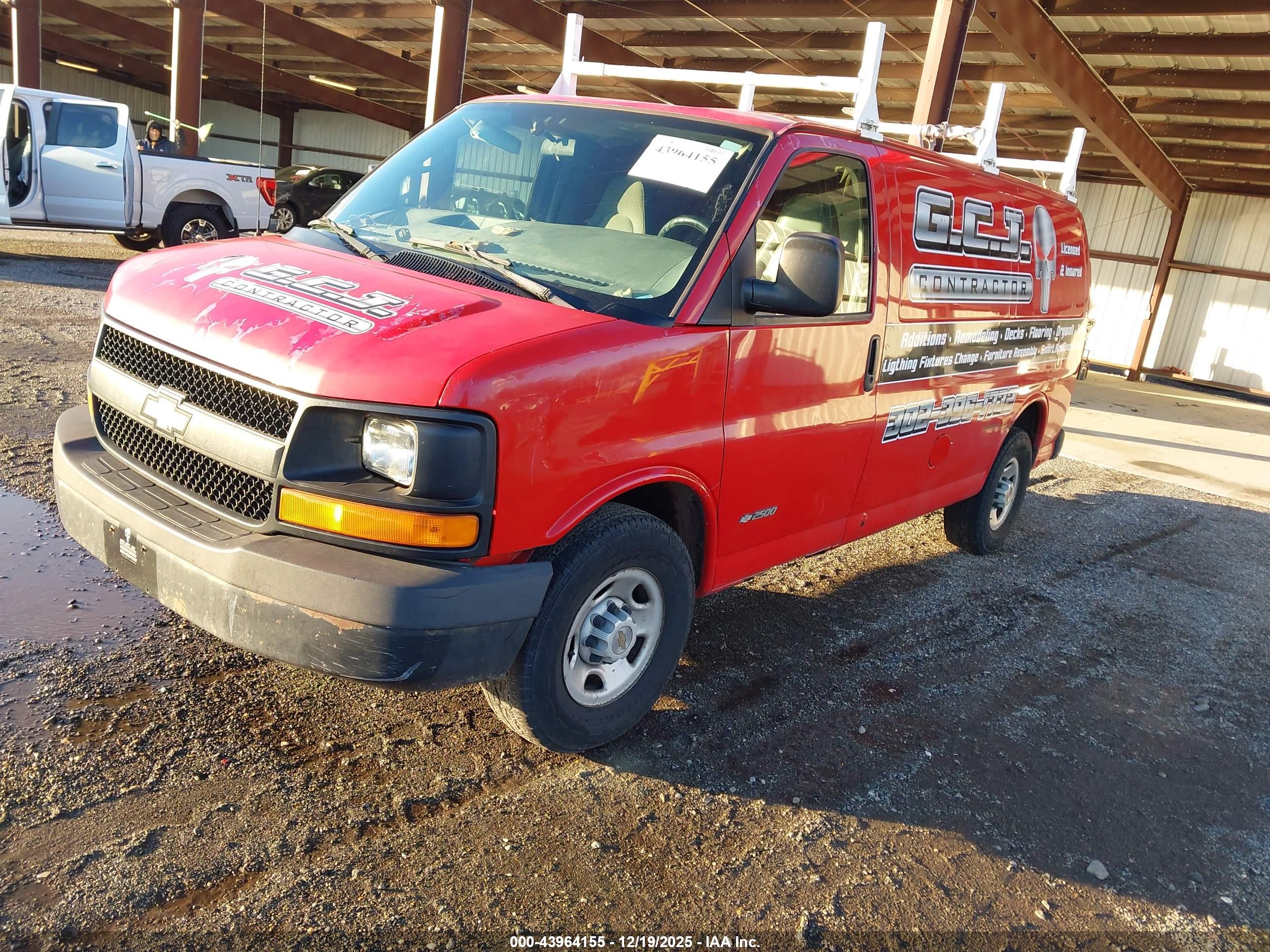 CHEVROLET EXPRESS image 2