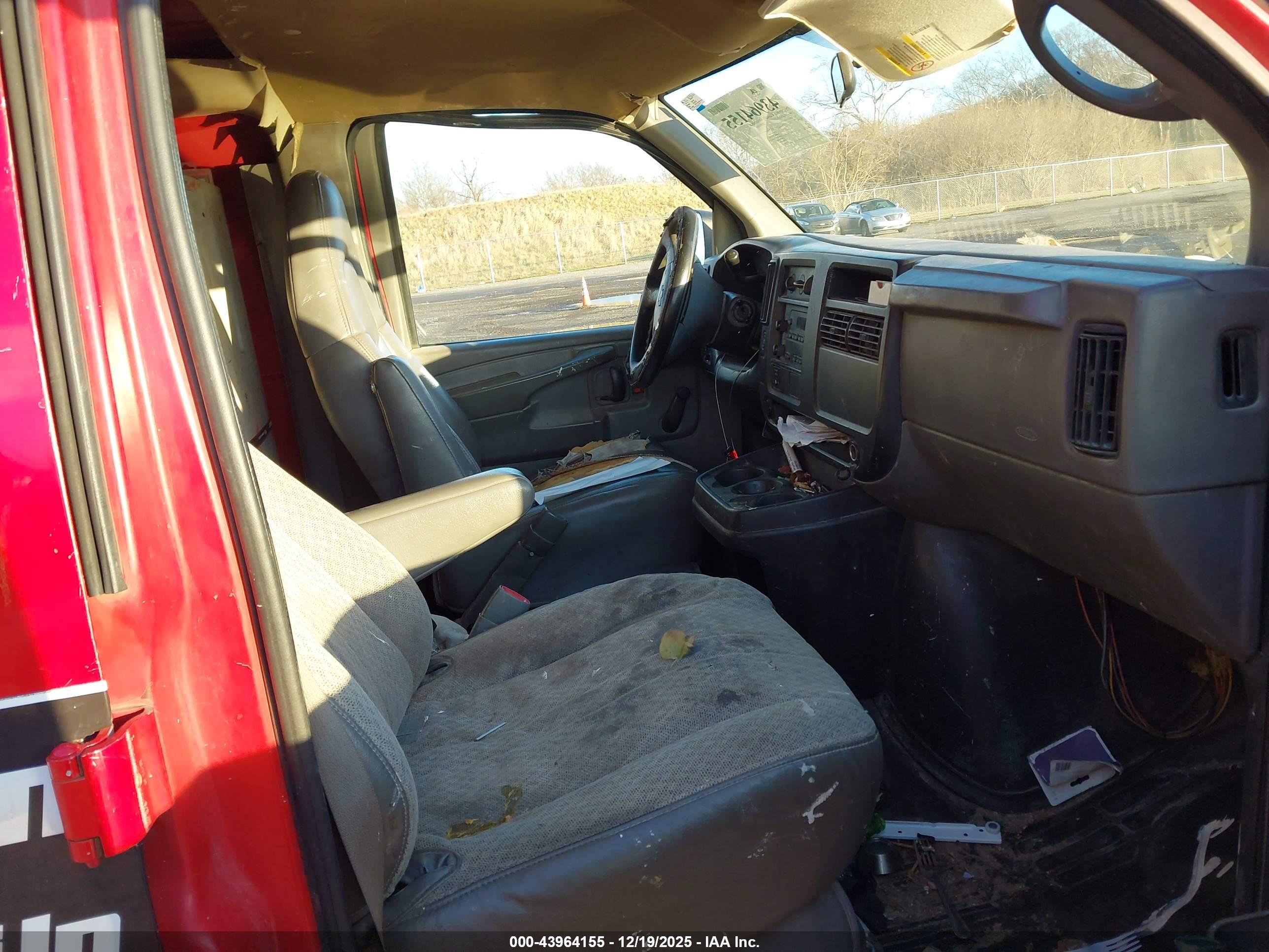 CHEVROLET EXPRESS image 5