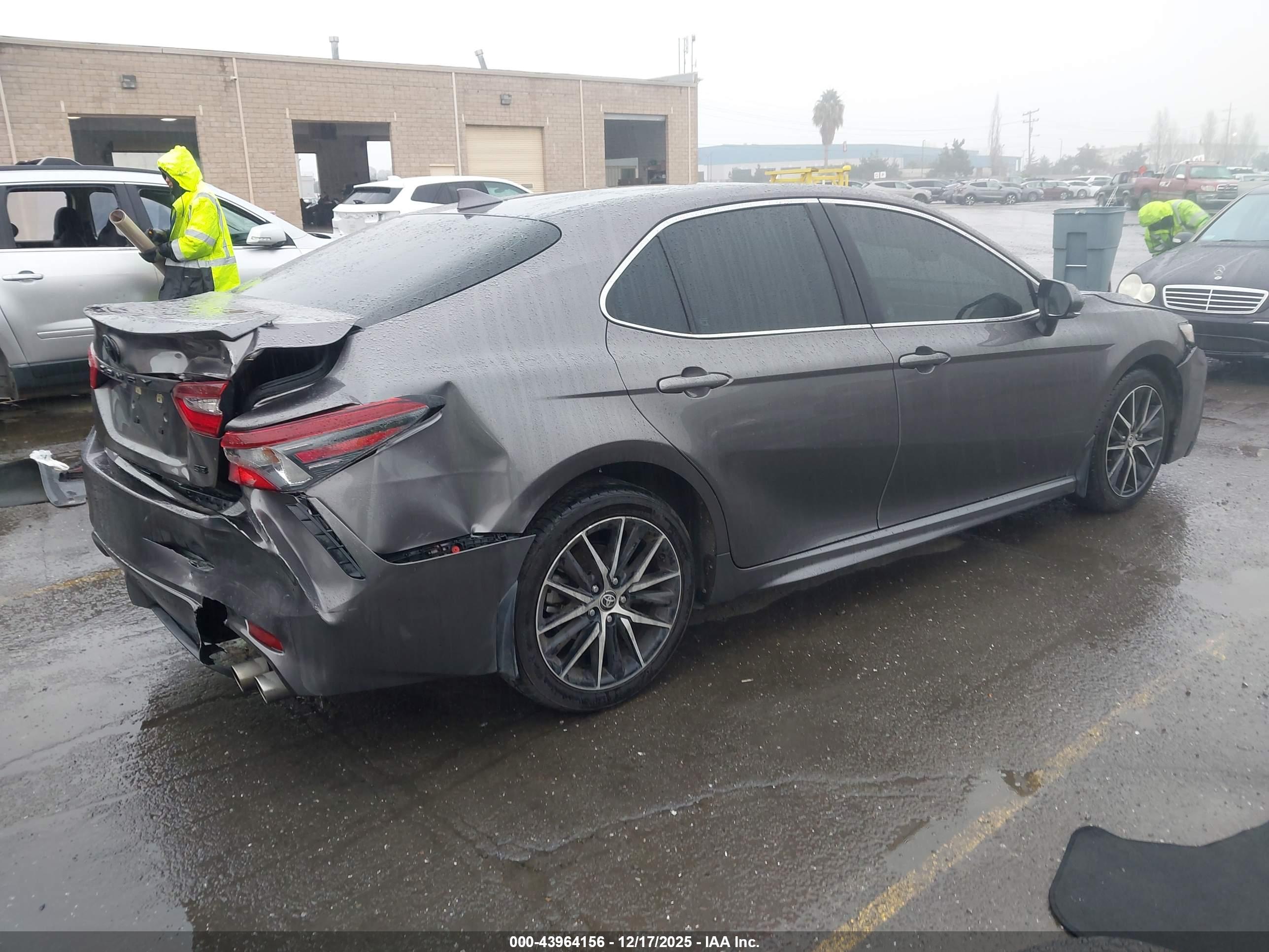 TOYOTA CAMRY image 4