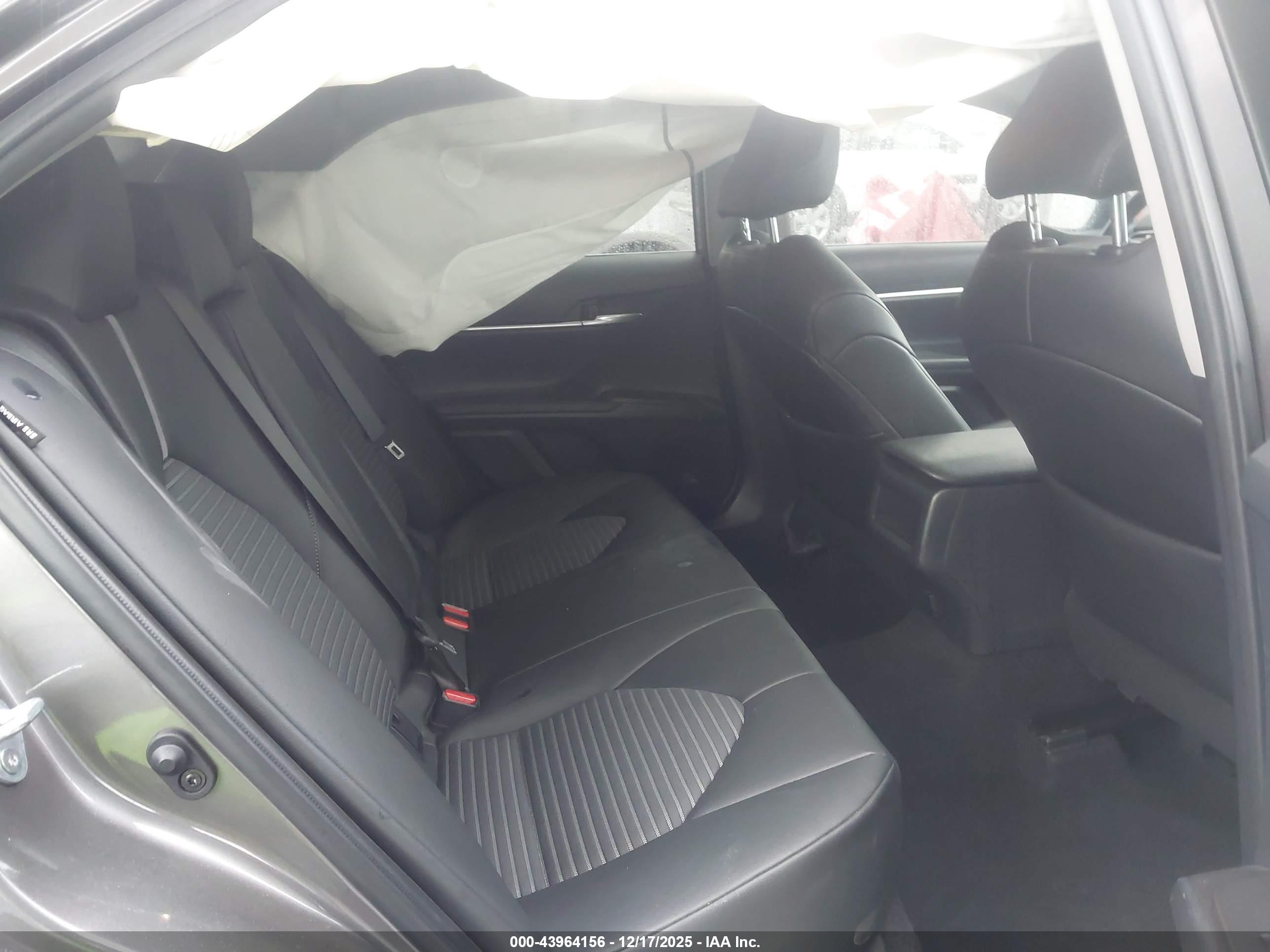 TOYOTA CAMRY image 8