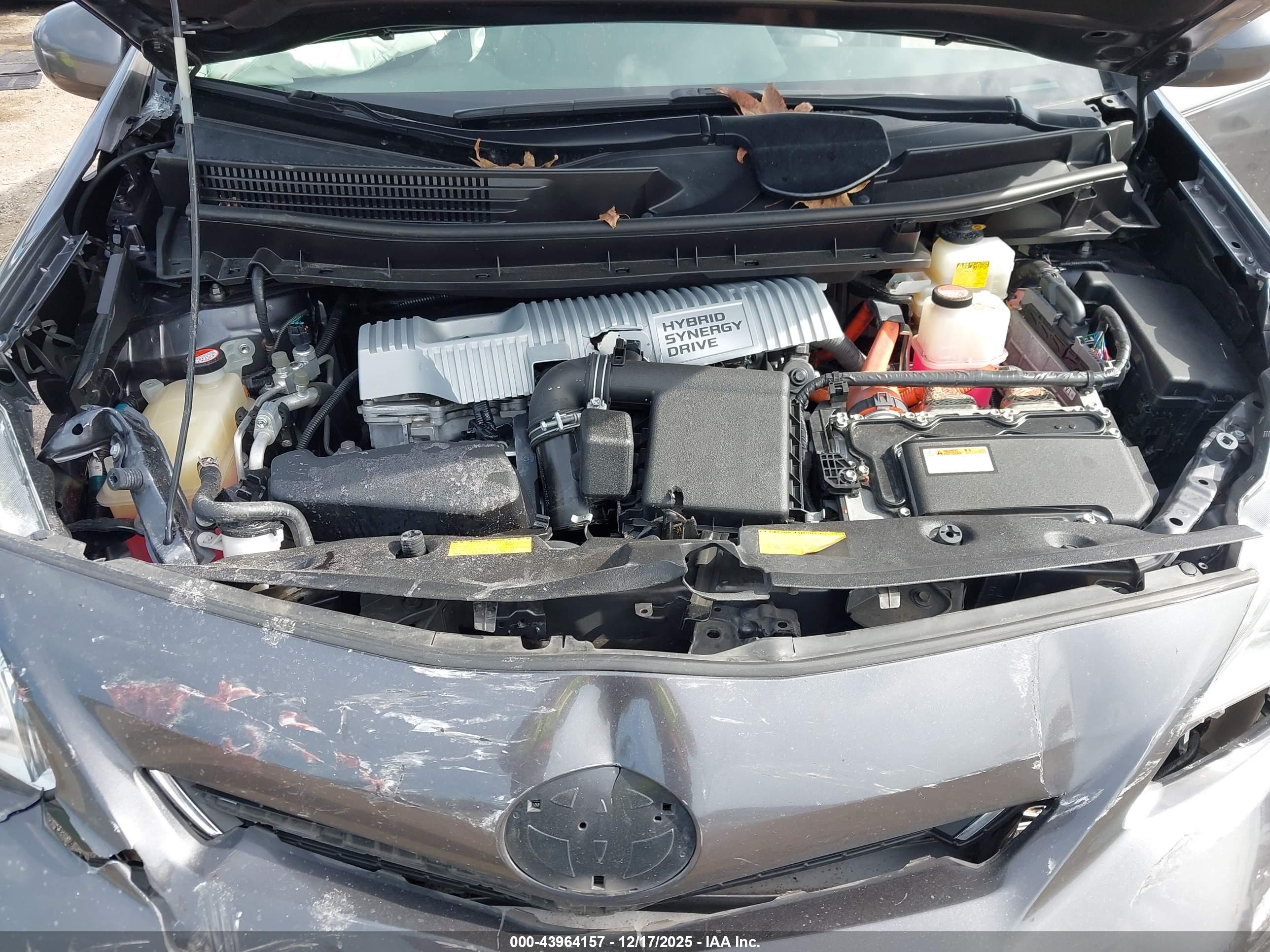TOYOTA PRIUS image 10