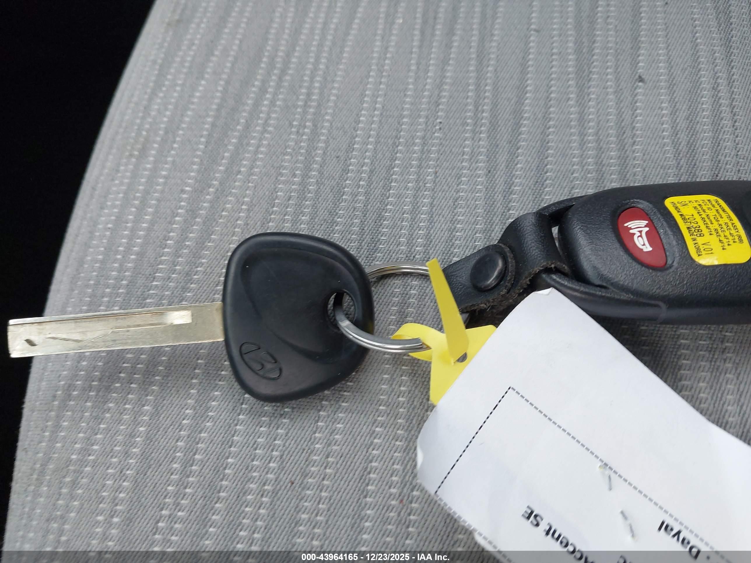 HYUNDAI ACCENT image 11