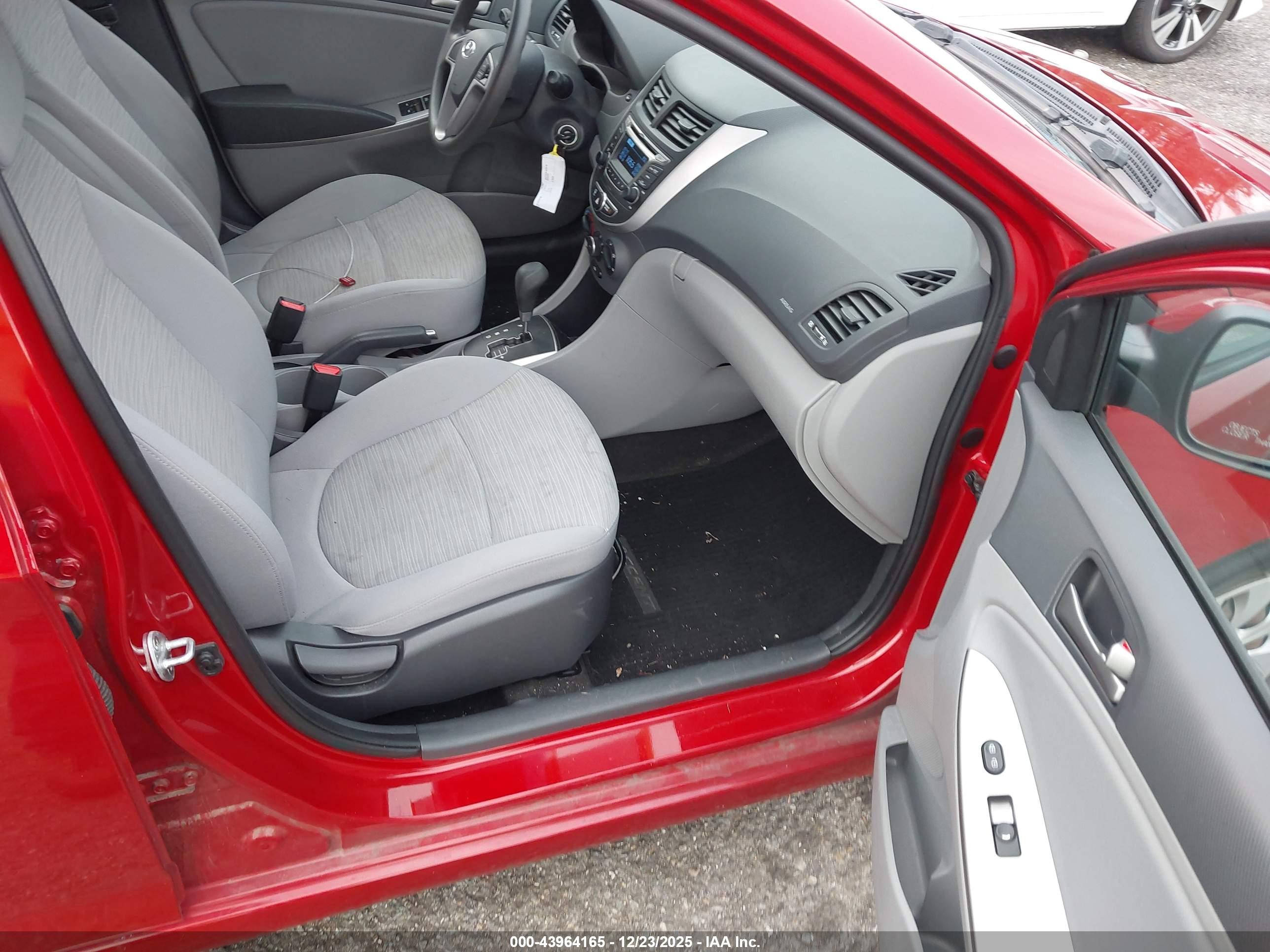 HYUNDAI ACCENT image 5