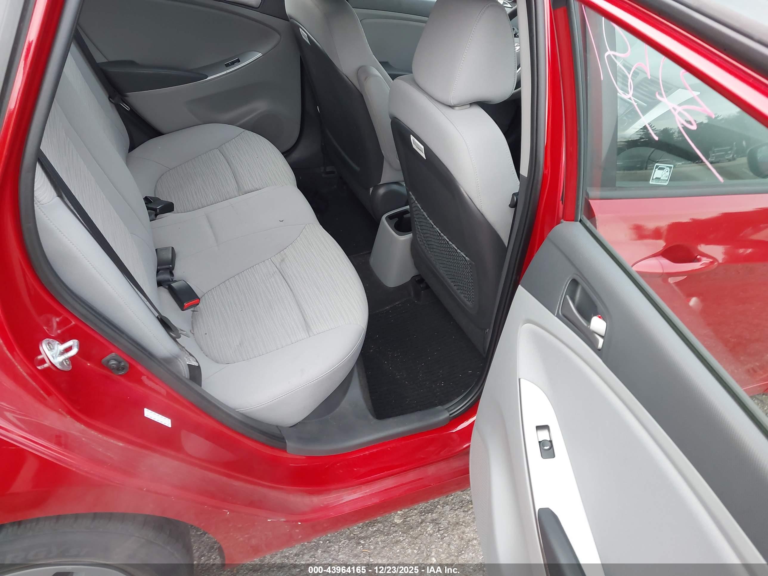 HYUNDAI ACCENT image 8