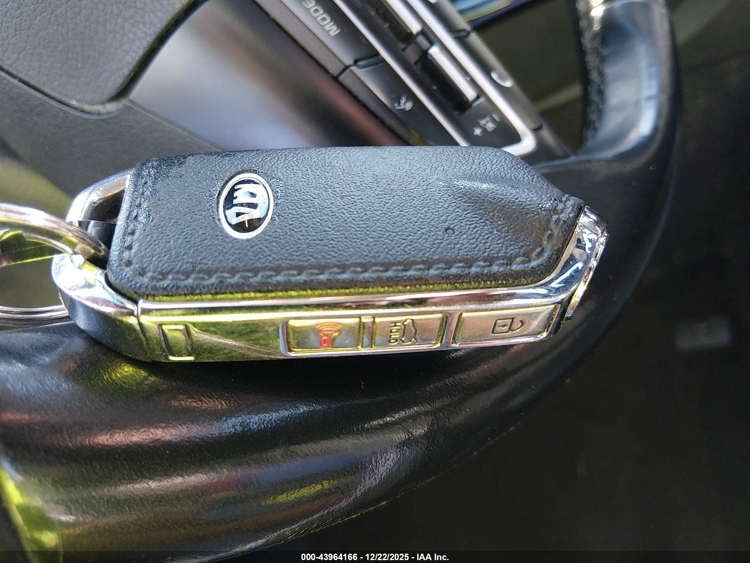 KIA STINGER image 11