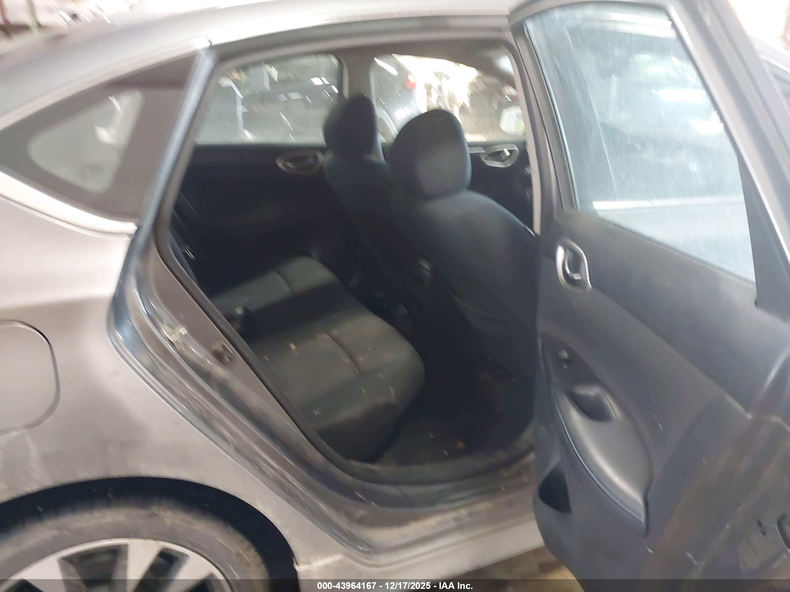 NISSAN SENTRA image 8