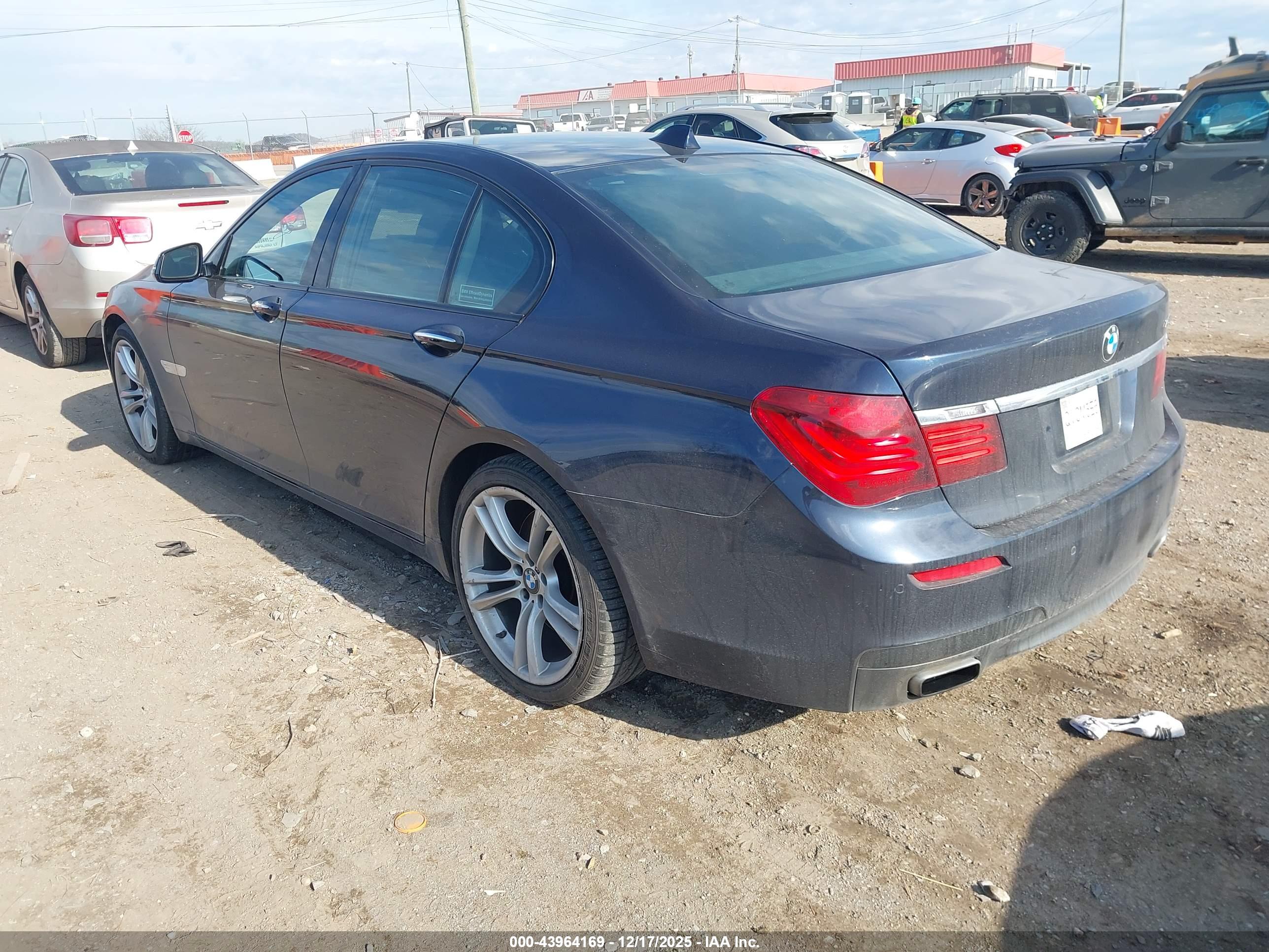 BMW 750I image 3