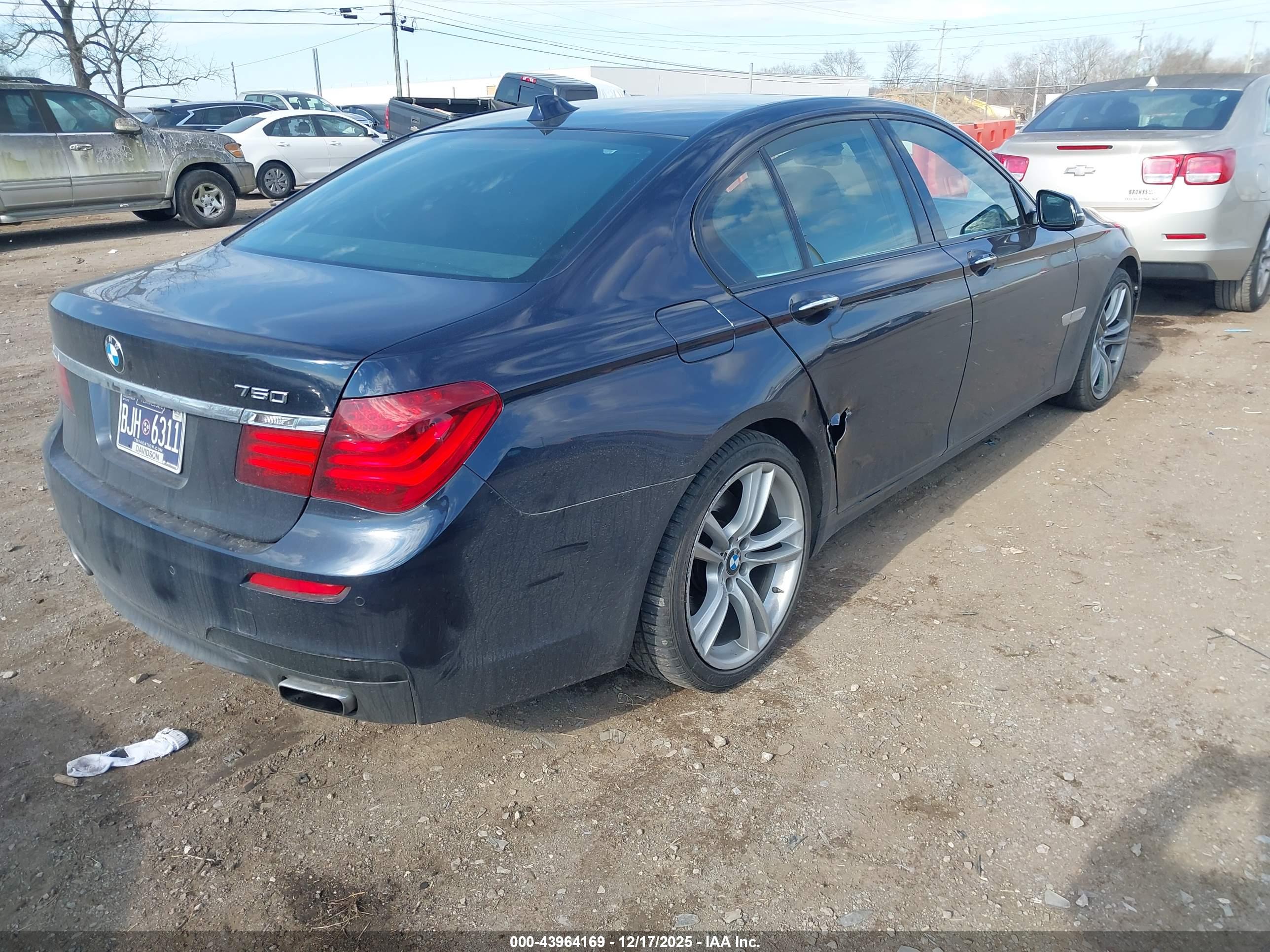 BMW 750I image 4