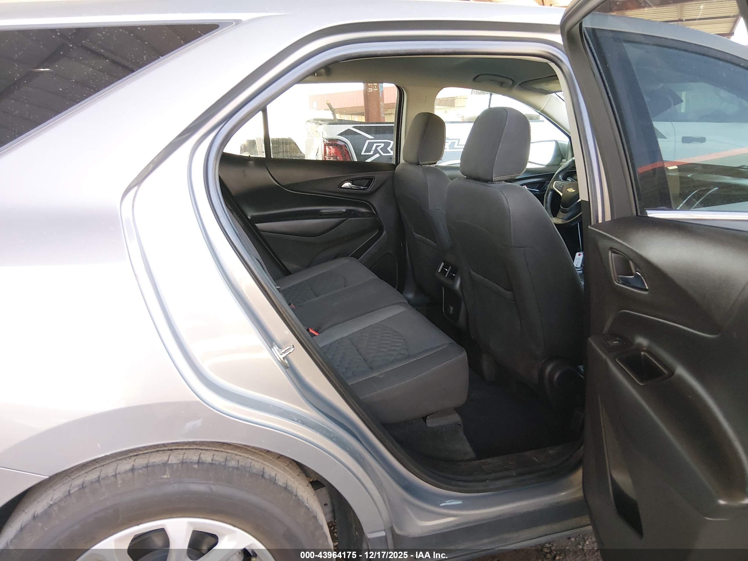 CHEVROLET EQUINOX image 8