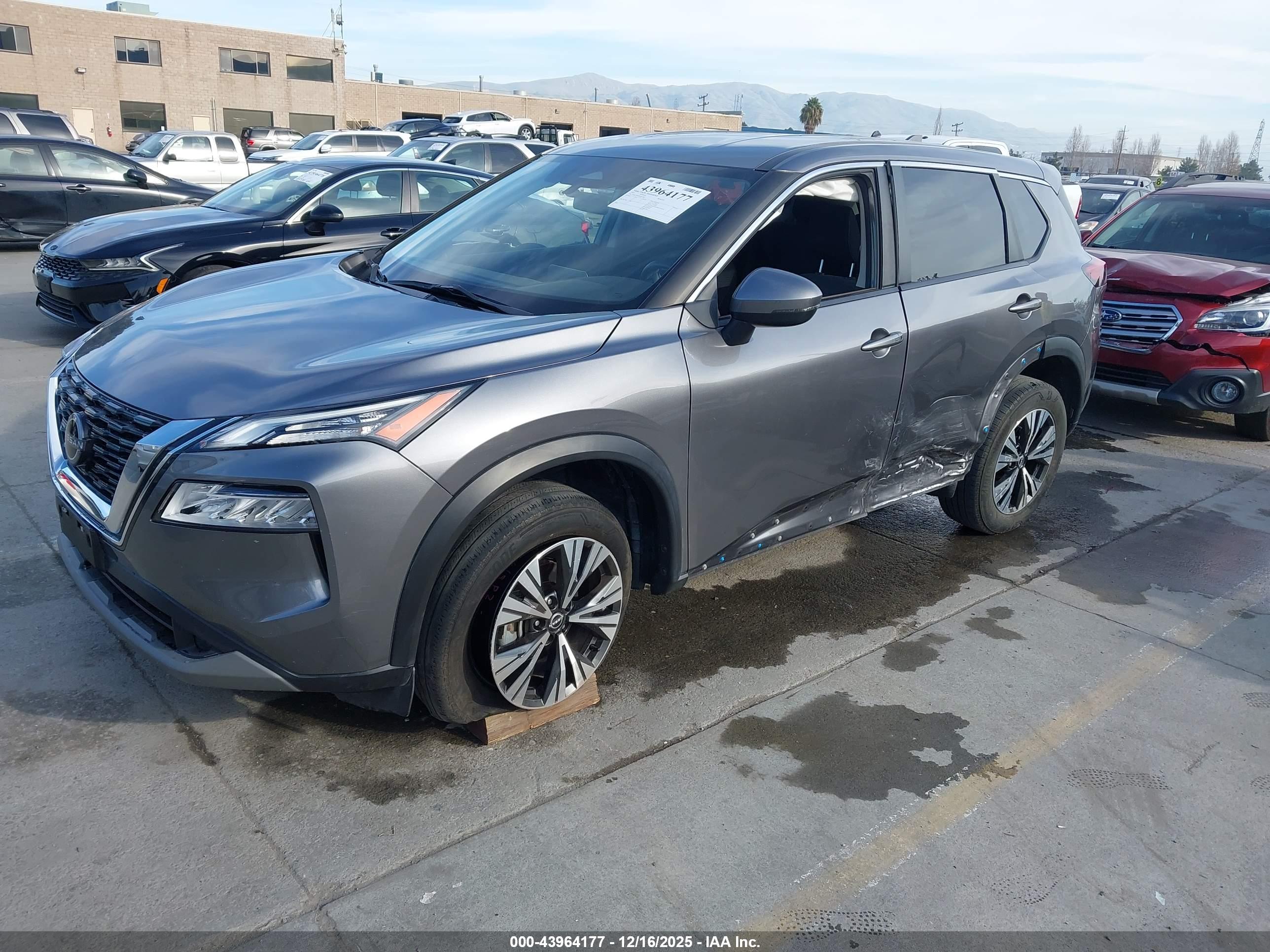 NISSAN ROGUE image 2