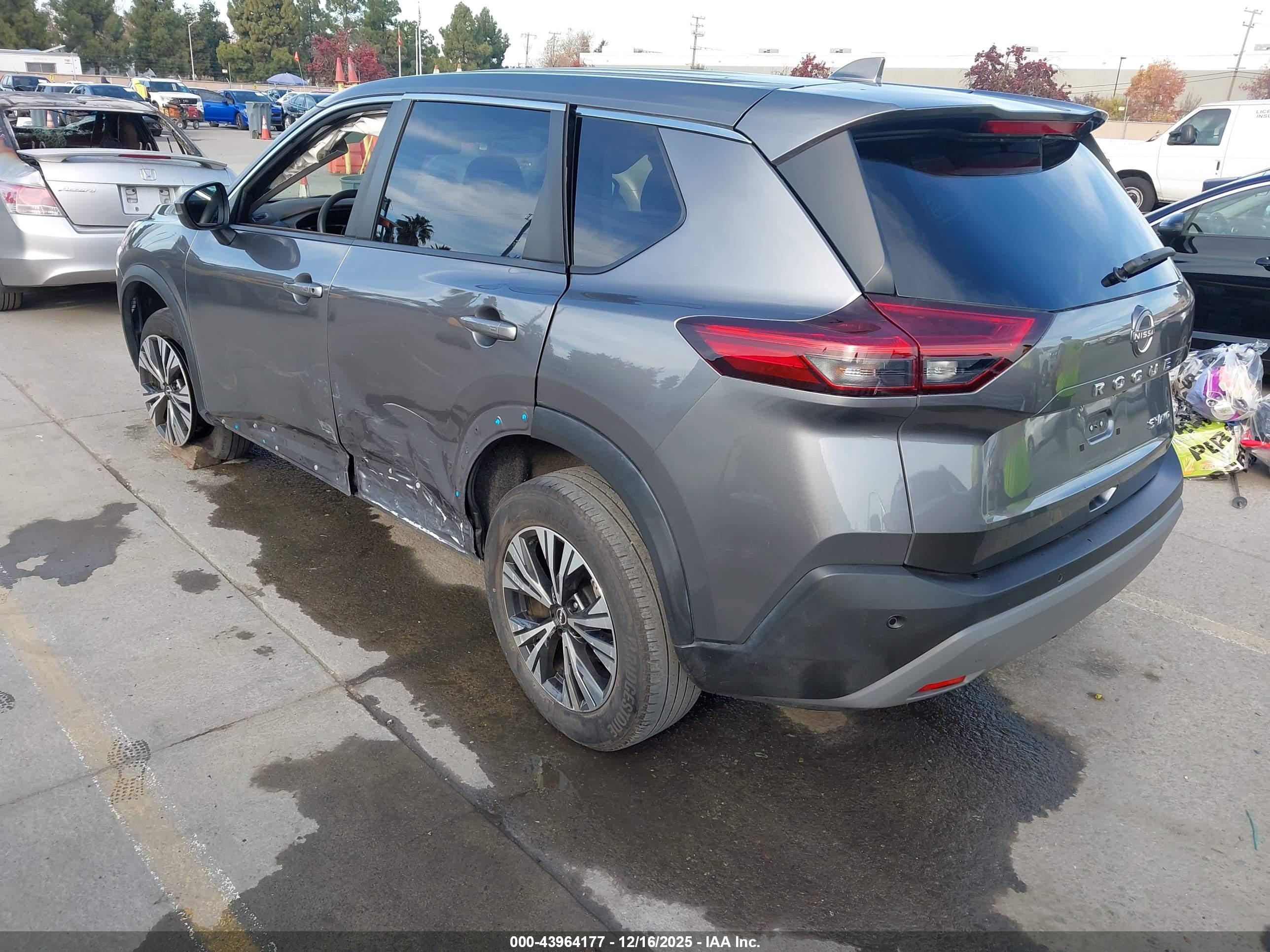 NISSAN ROGUE image 3