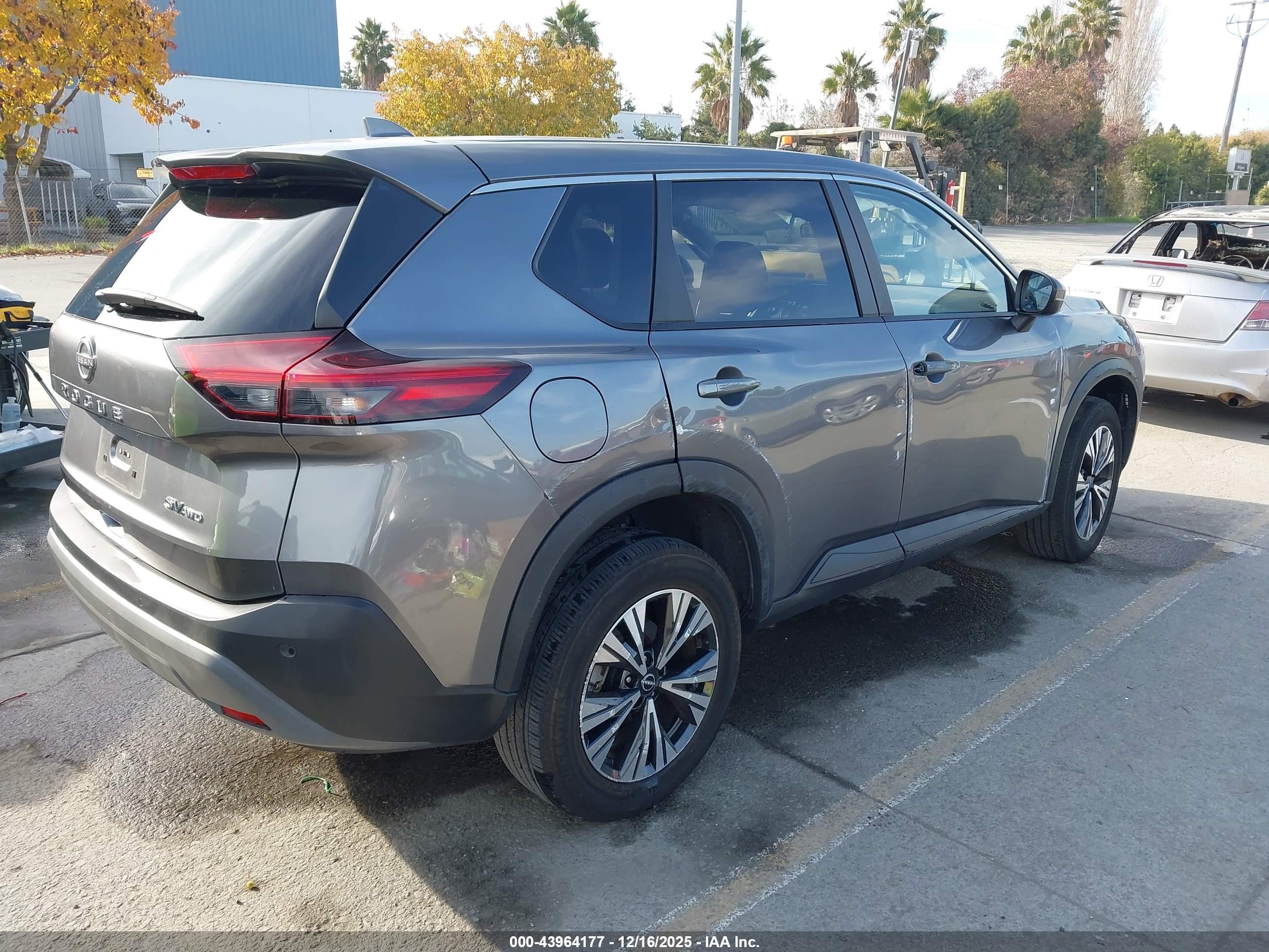NISSAN ROGUE image 4