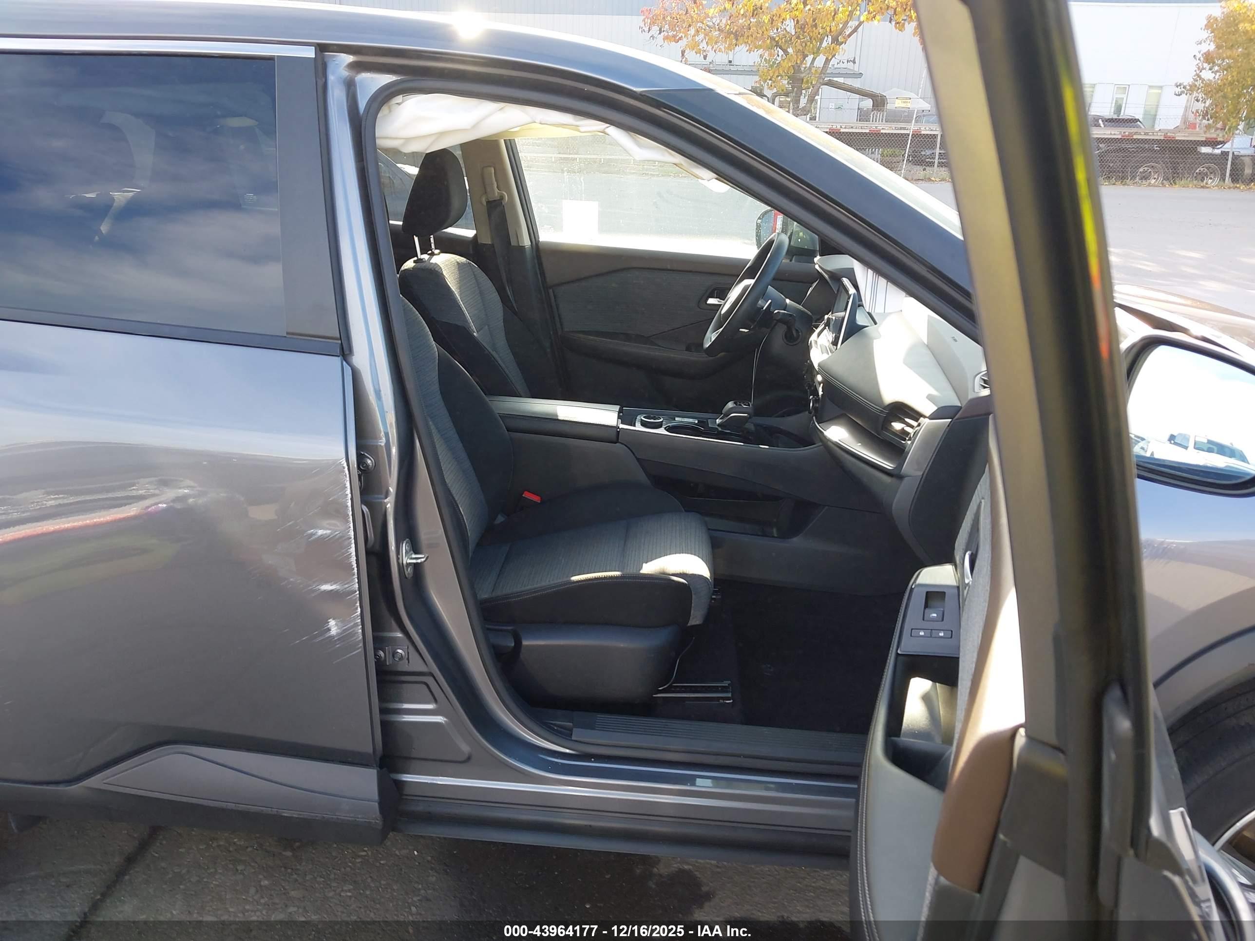 NISSAN ROGUE image 5