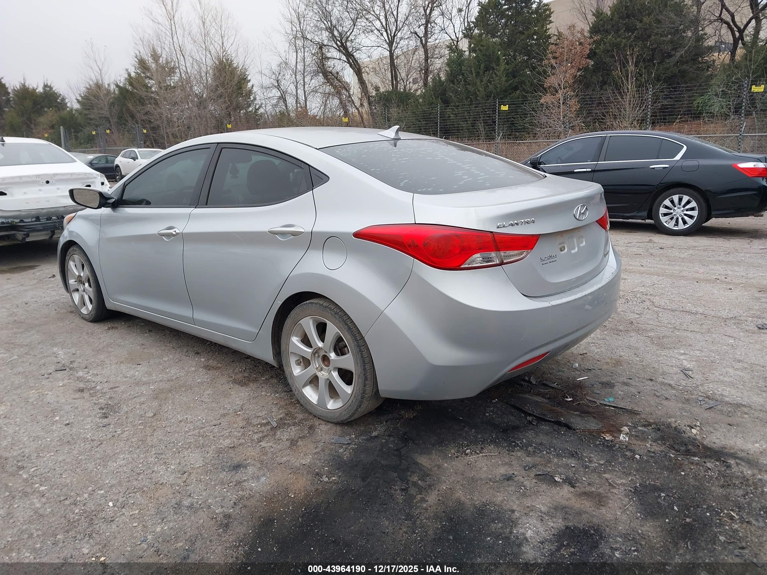 HYUNDAI ELANTRA image 3