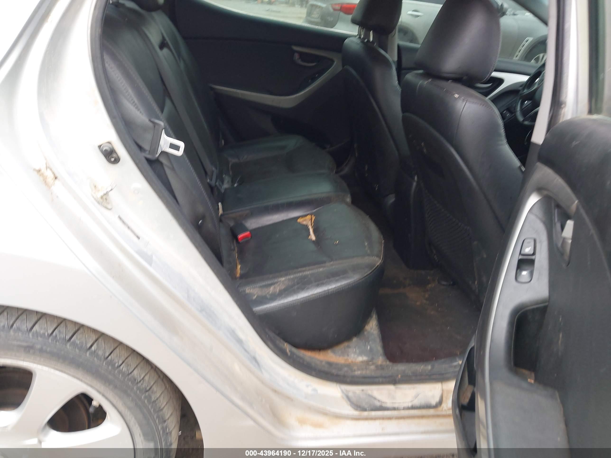 HYUNDAI ELANTRA image 8