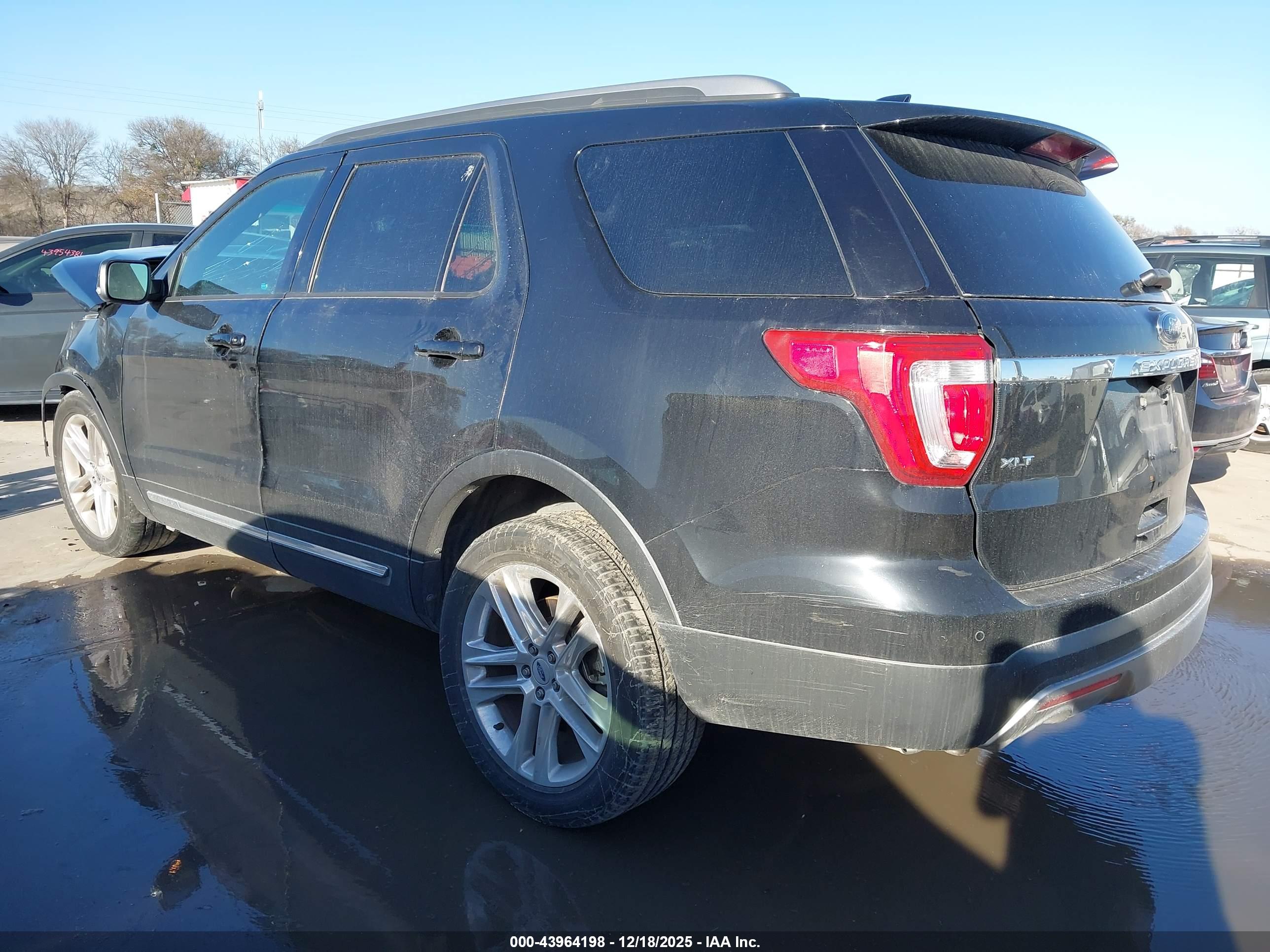 FORD EXPLORER image 3