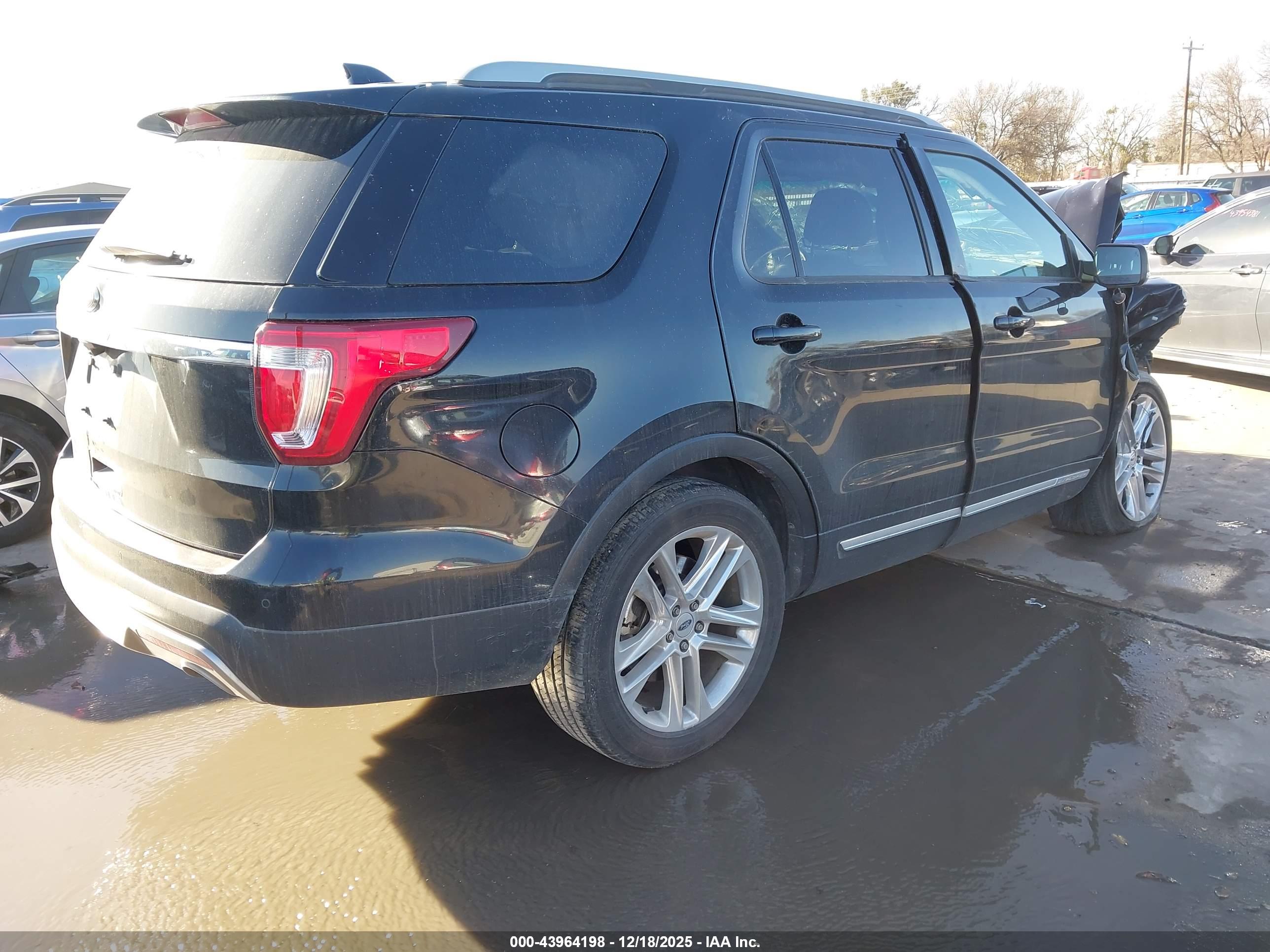 FORD EXPLORER image 4