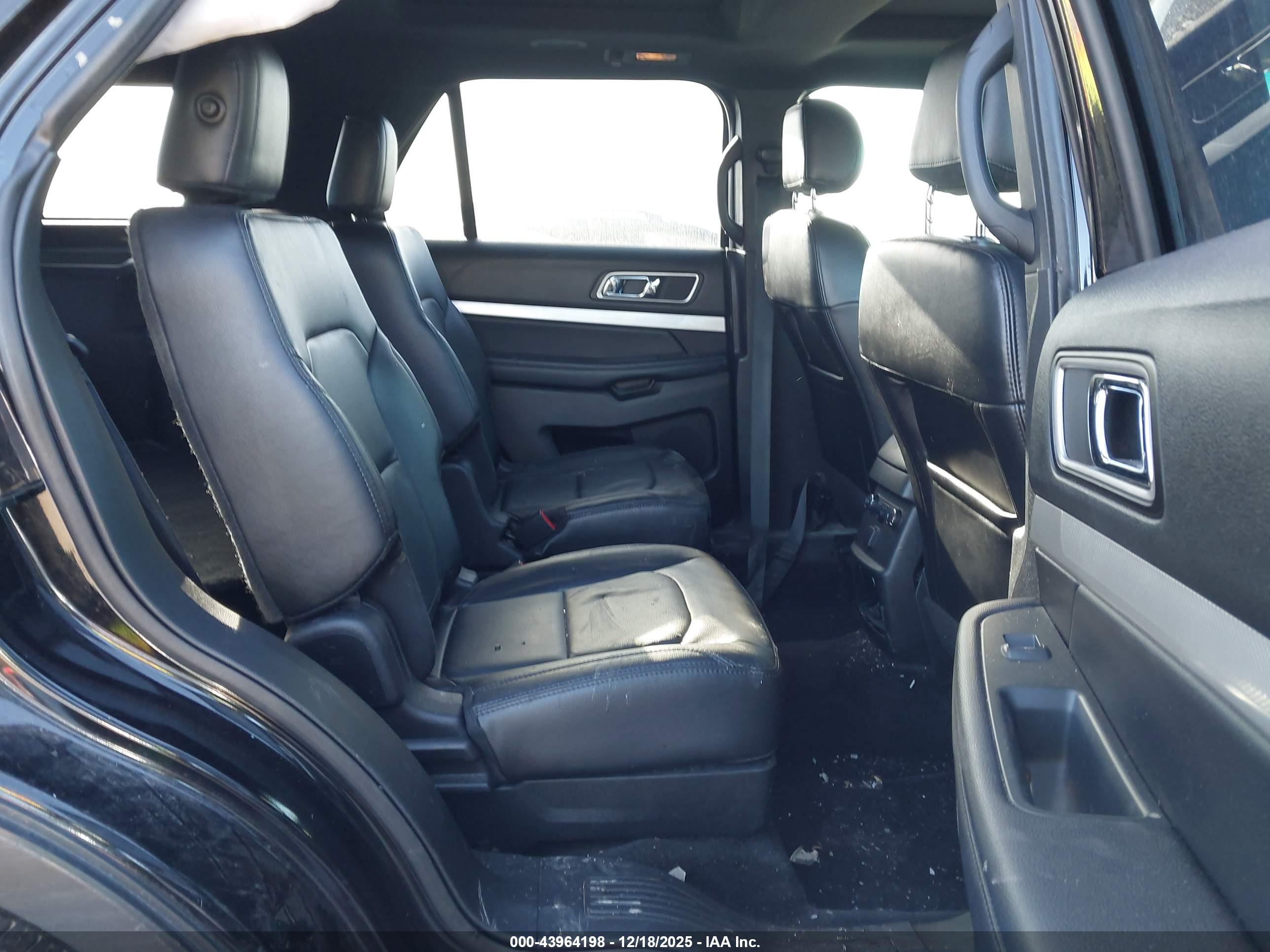 FORD EXPLORER image 8
