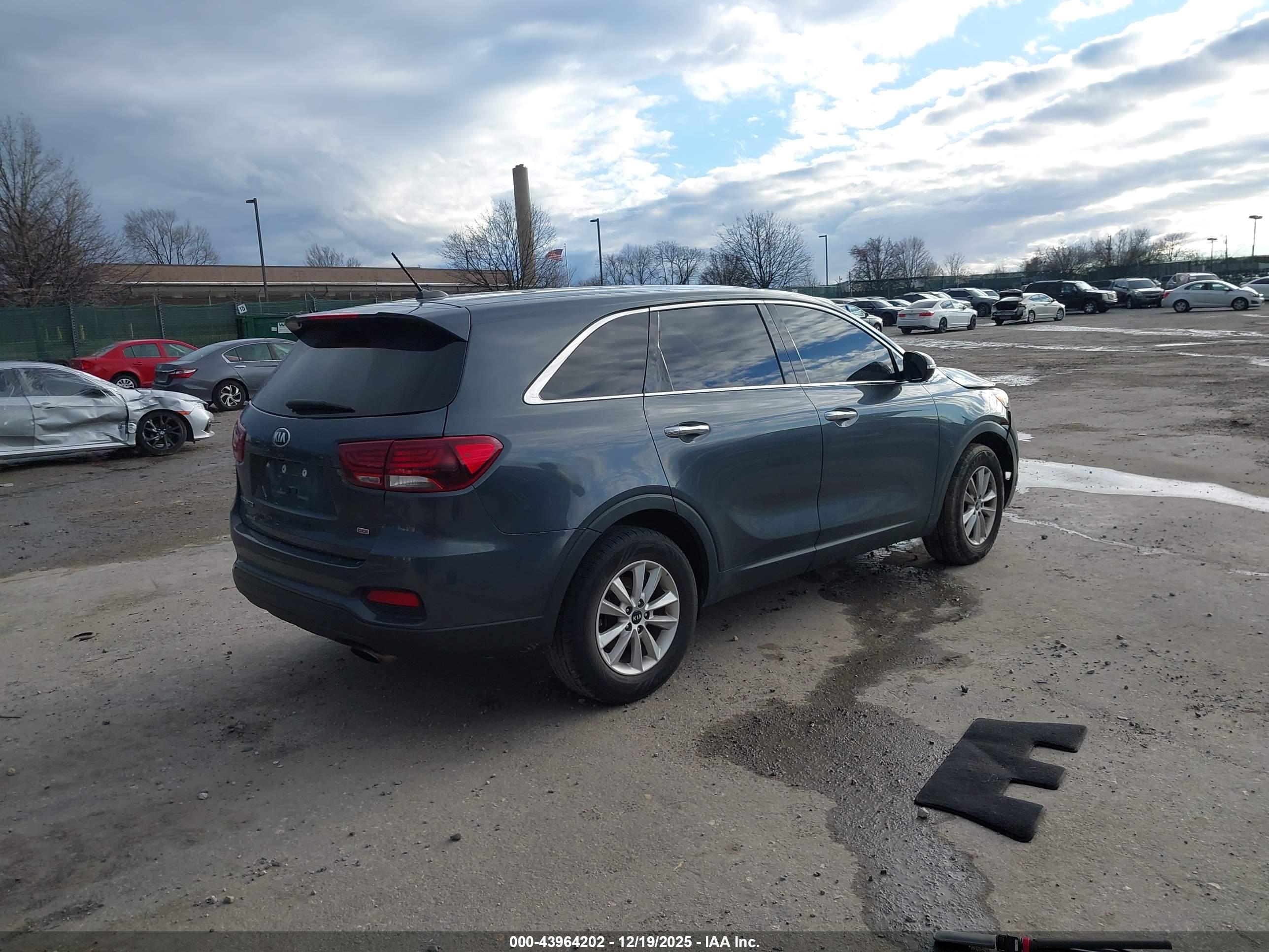 KIA SORENTO image 4