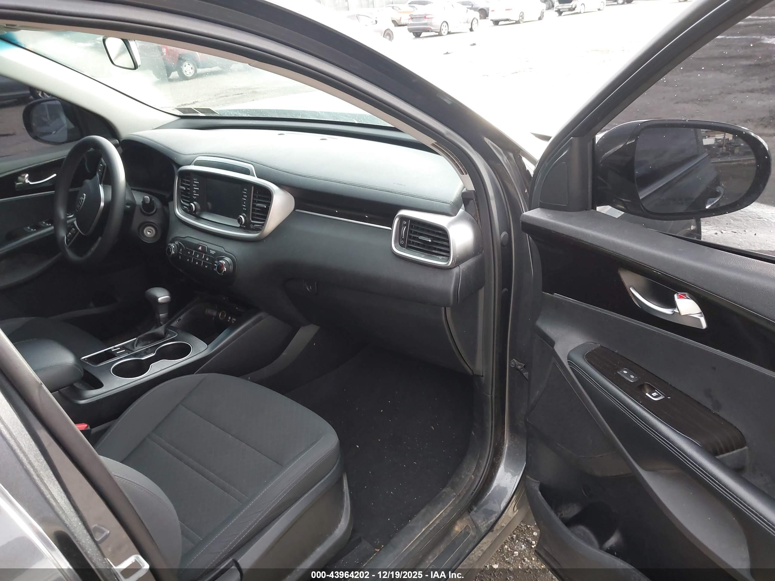 KIA SORENTO image 5