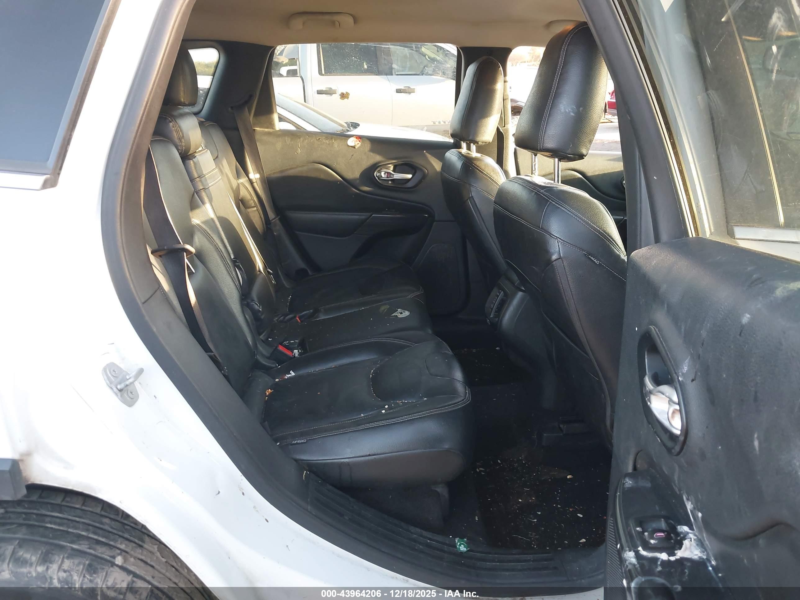 JEEP CHEROKEE image 8