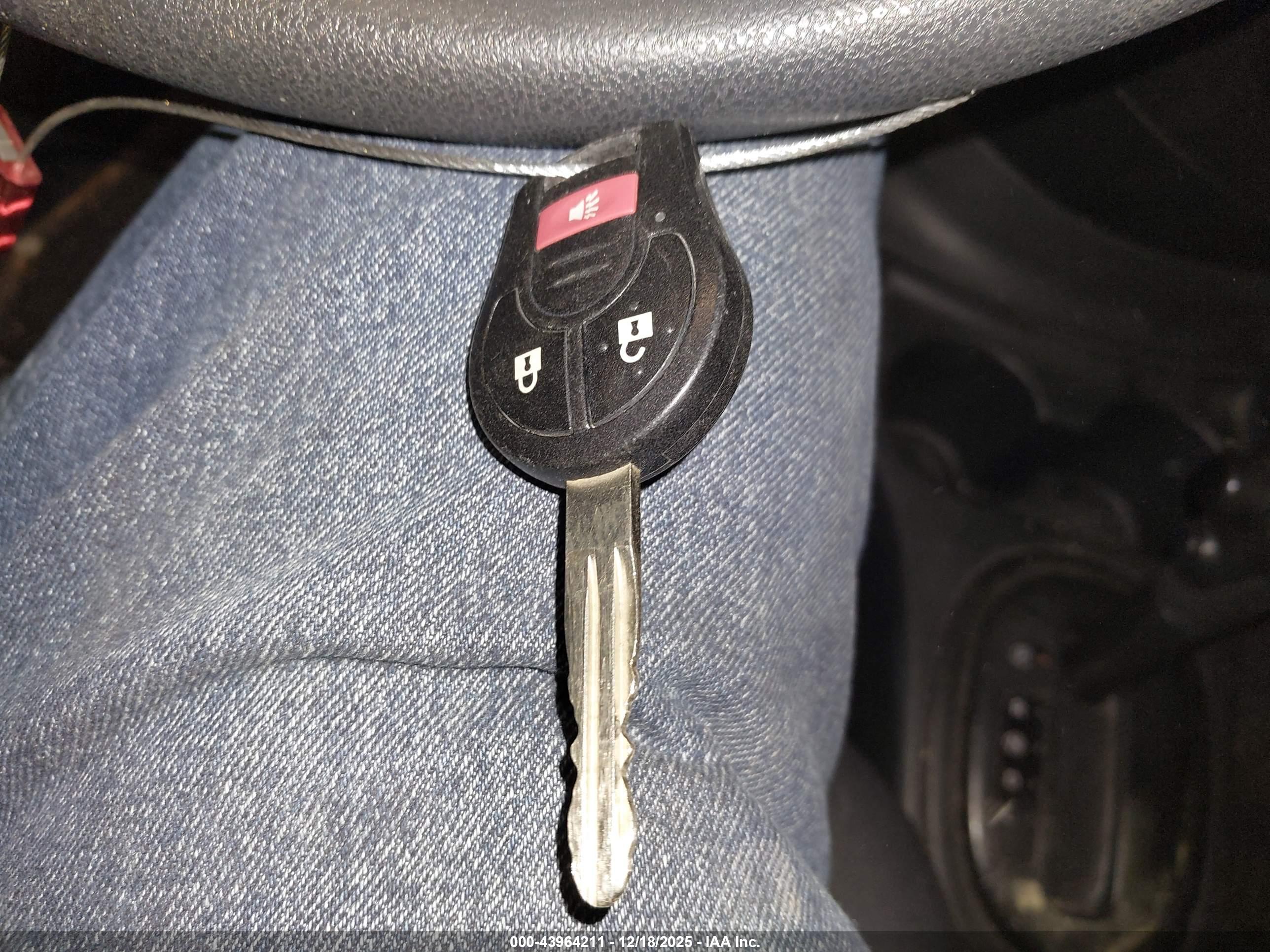 NISSAN VERSA image 11