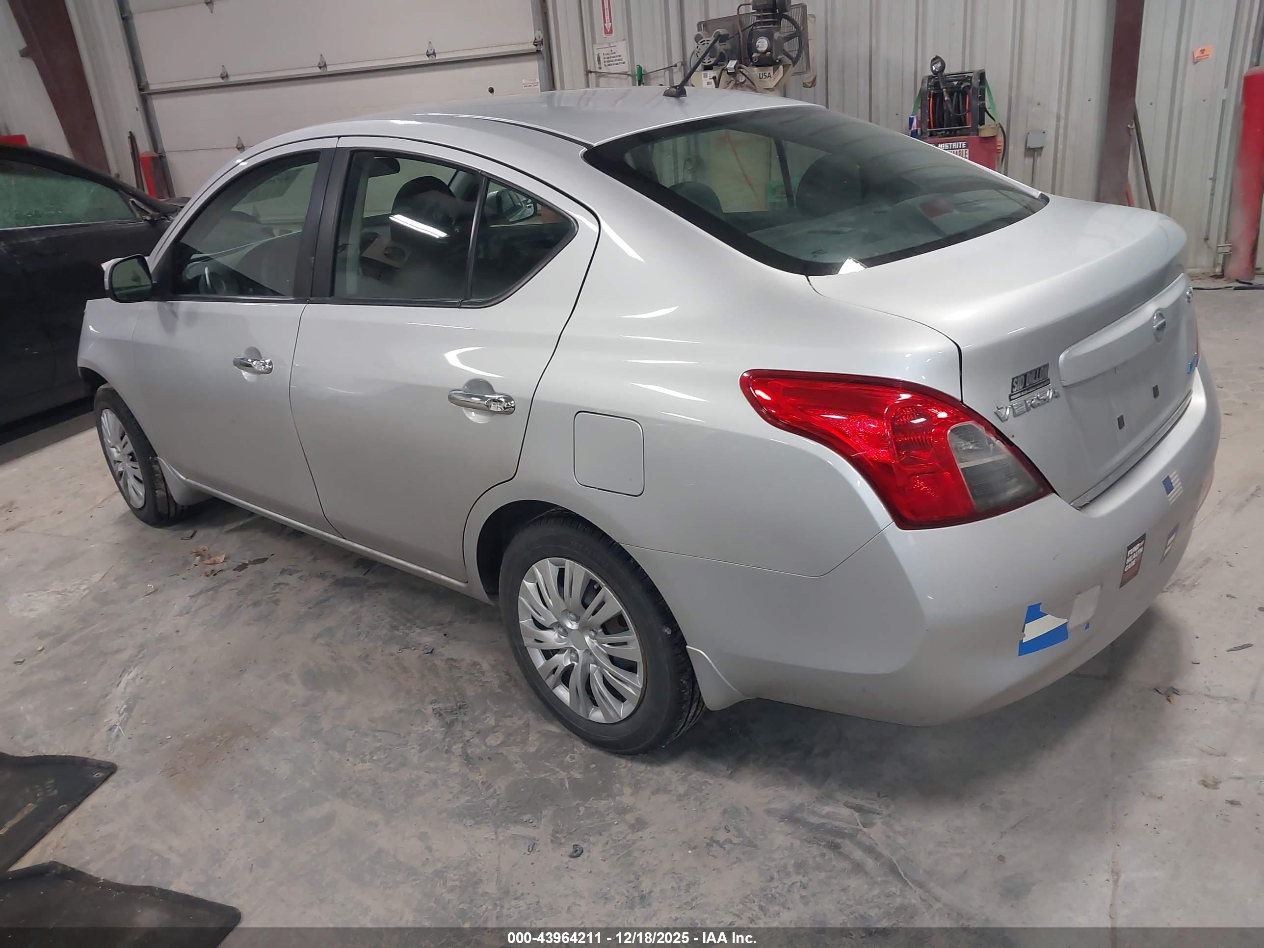 NISSAN VERSA image 3