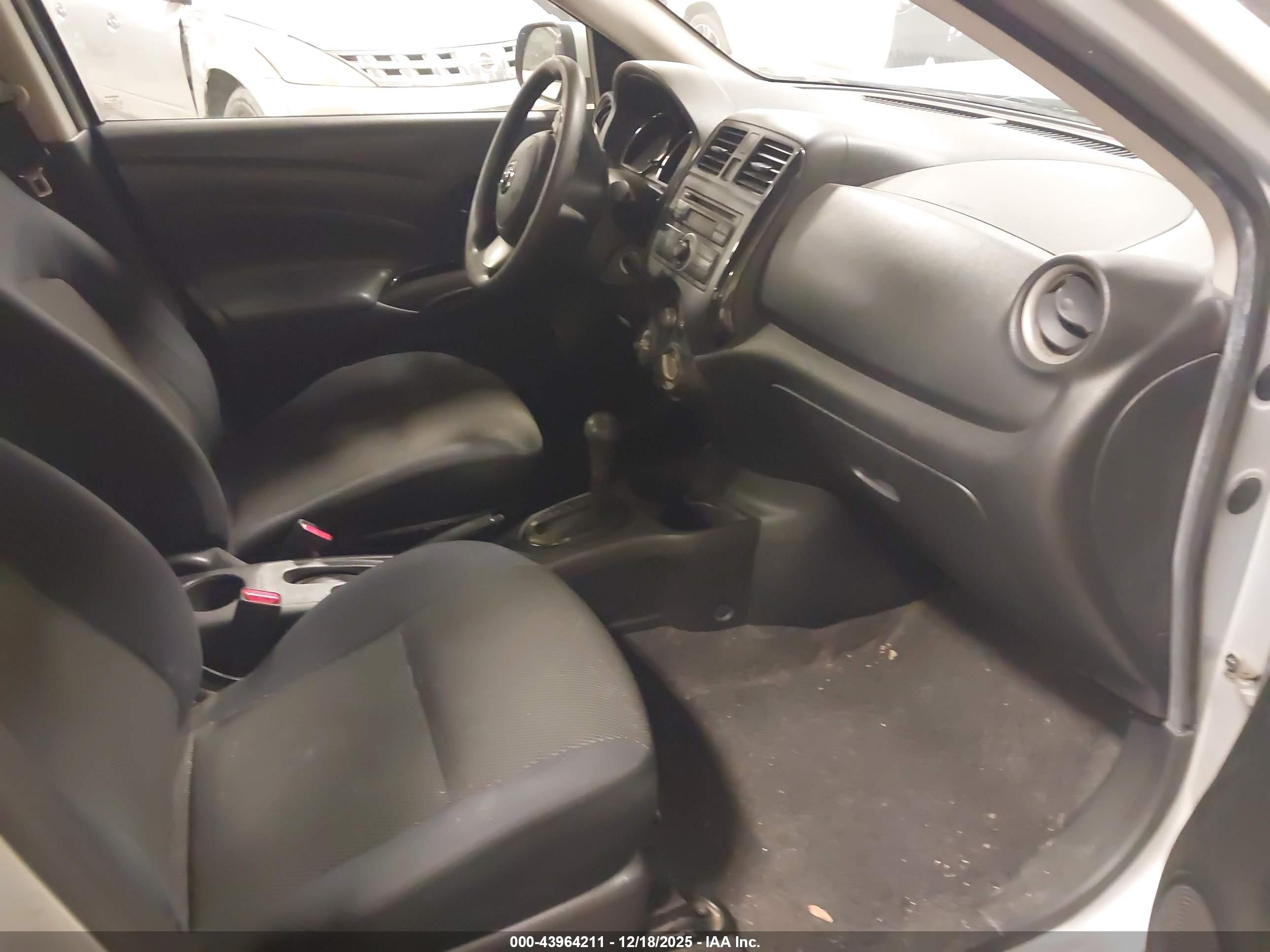 NISSAN VERSA image 5