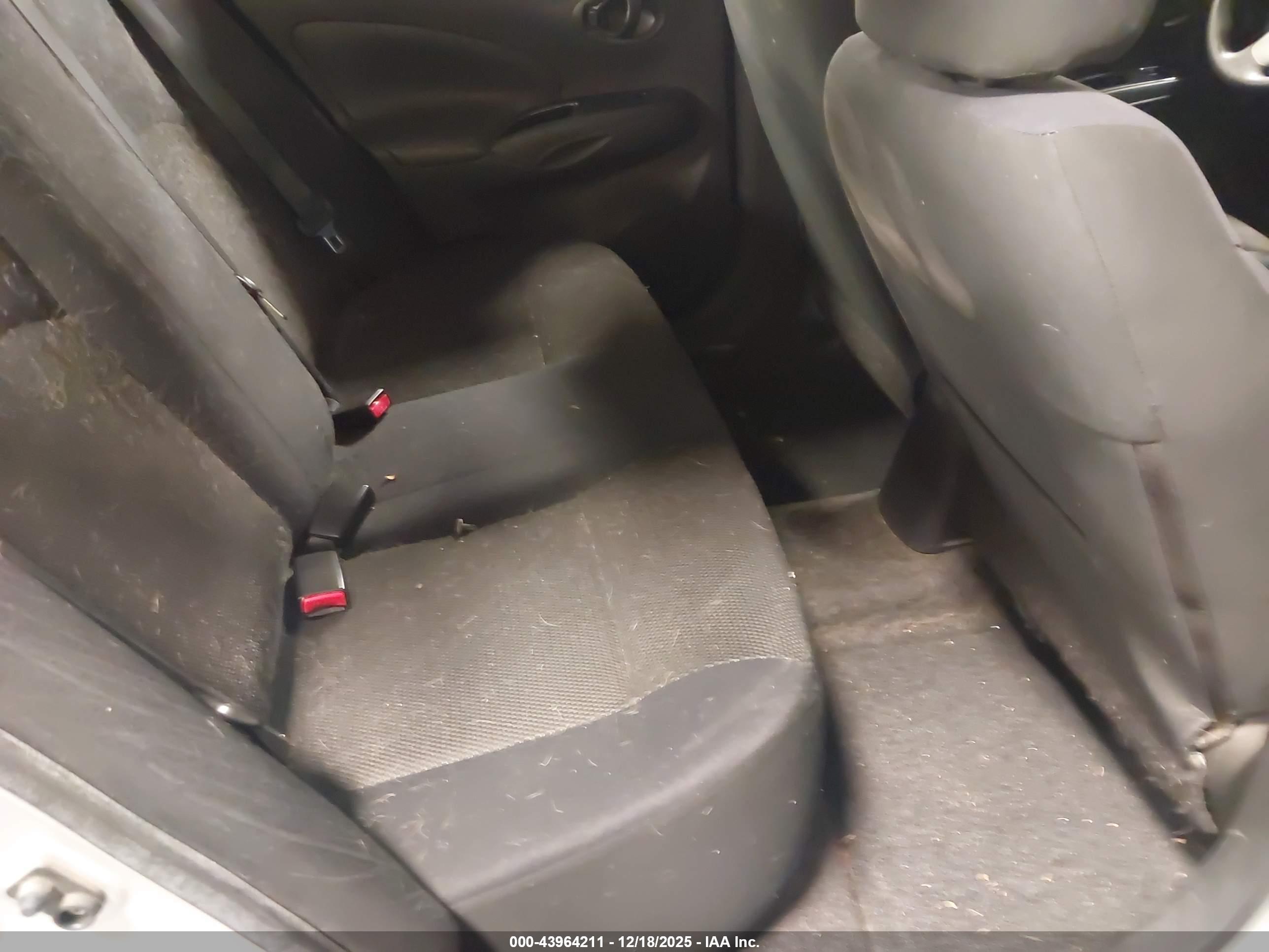 NISSAN VERSA image 8
