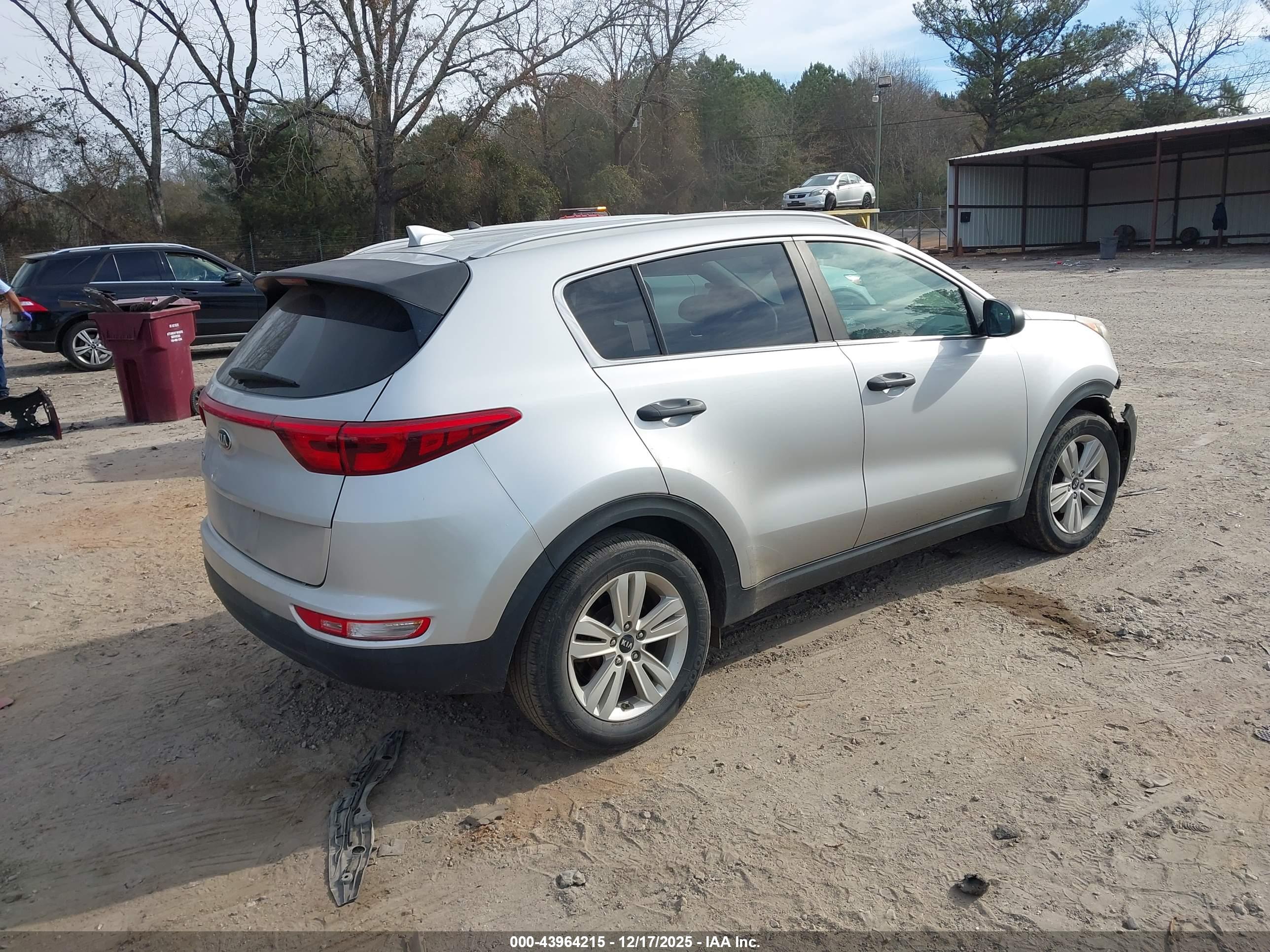 KIA SPORTAGE image 4