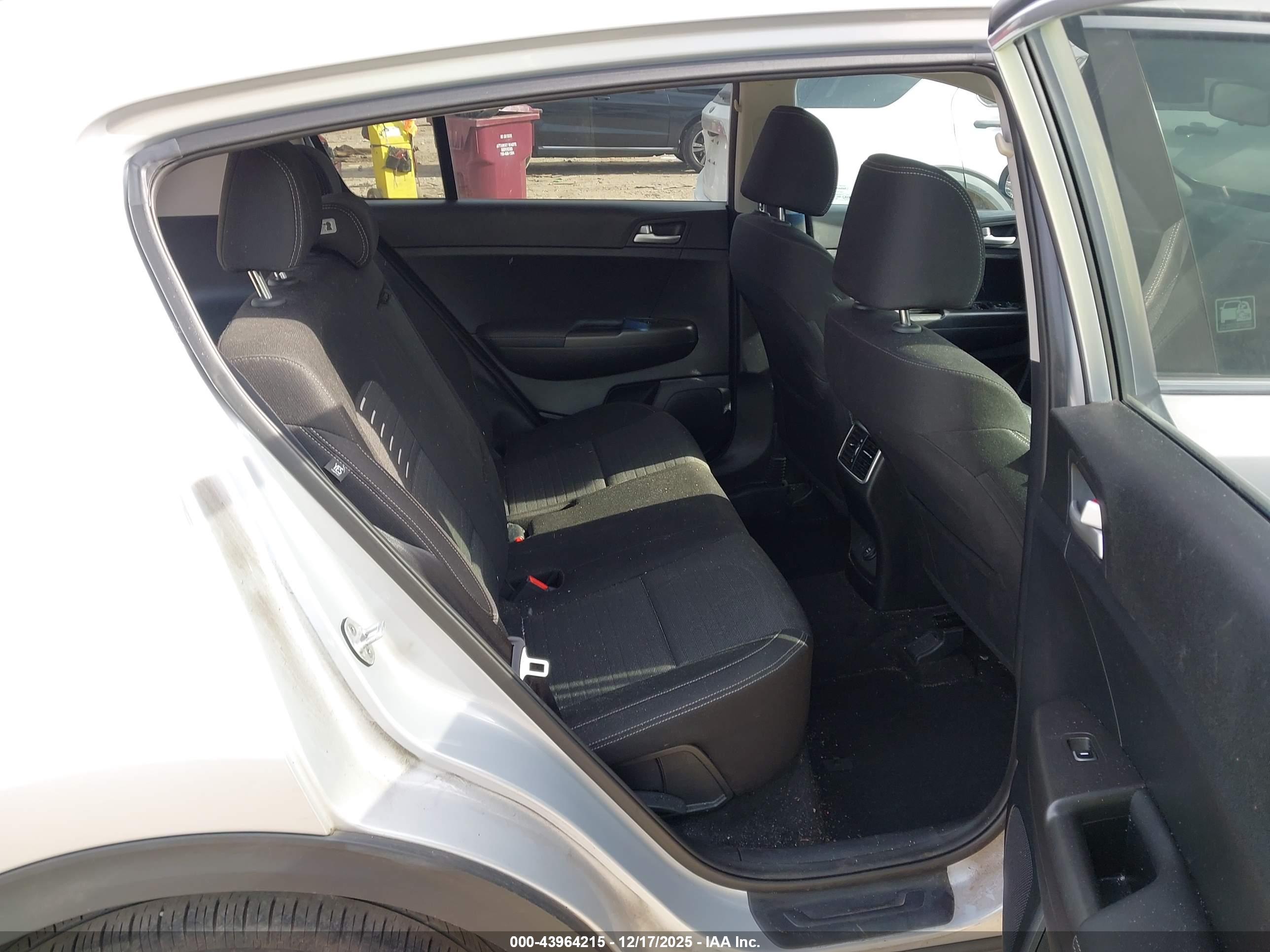 KIA SPORTAGE image 8