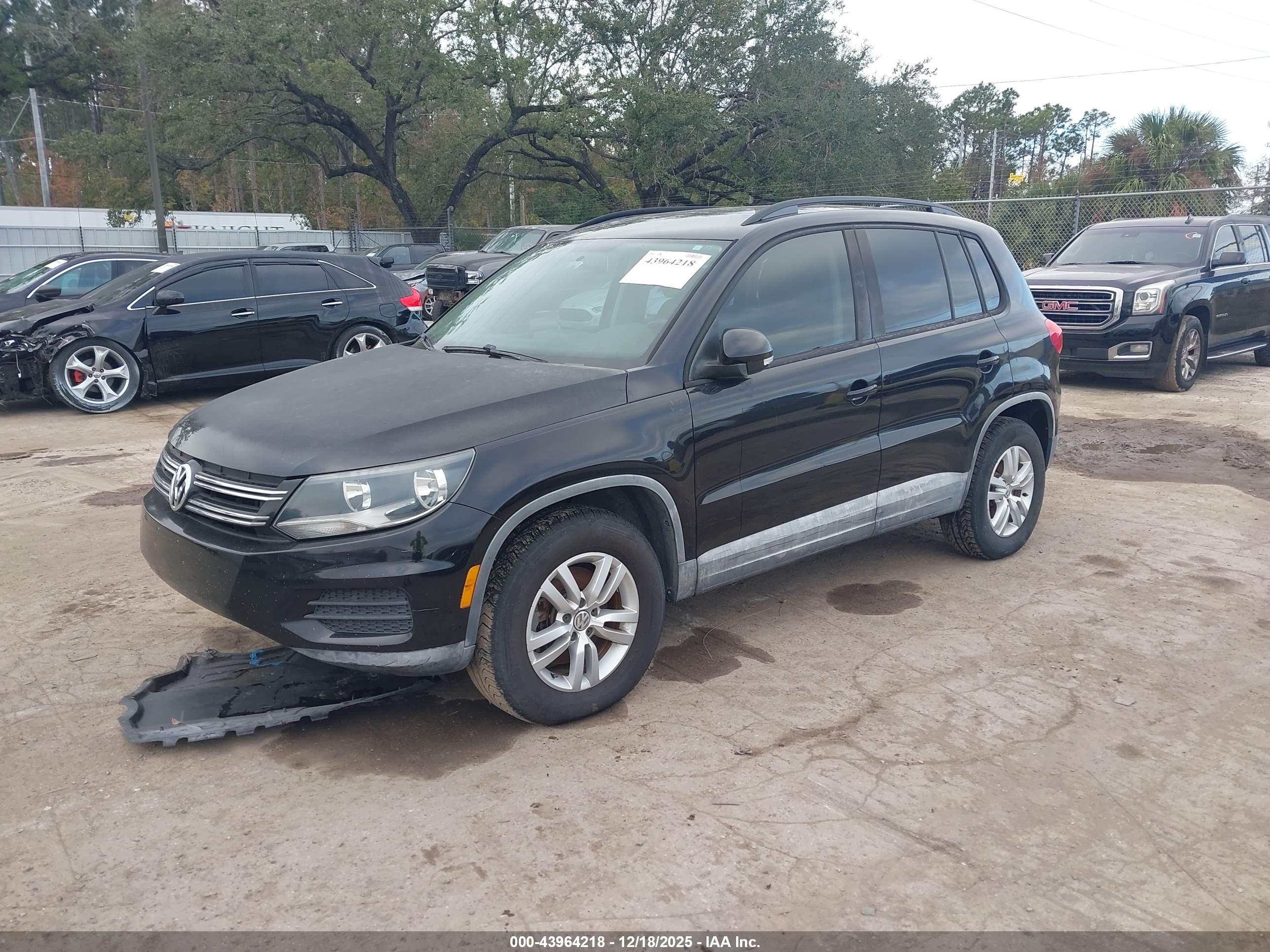 VOLKSWAGEN TIGUAN image 2