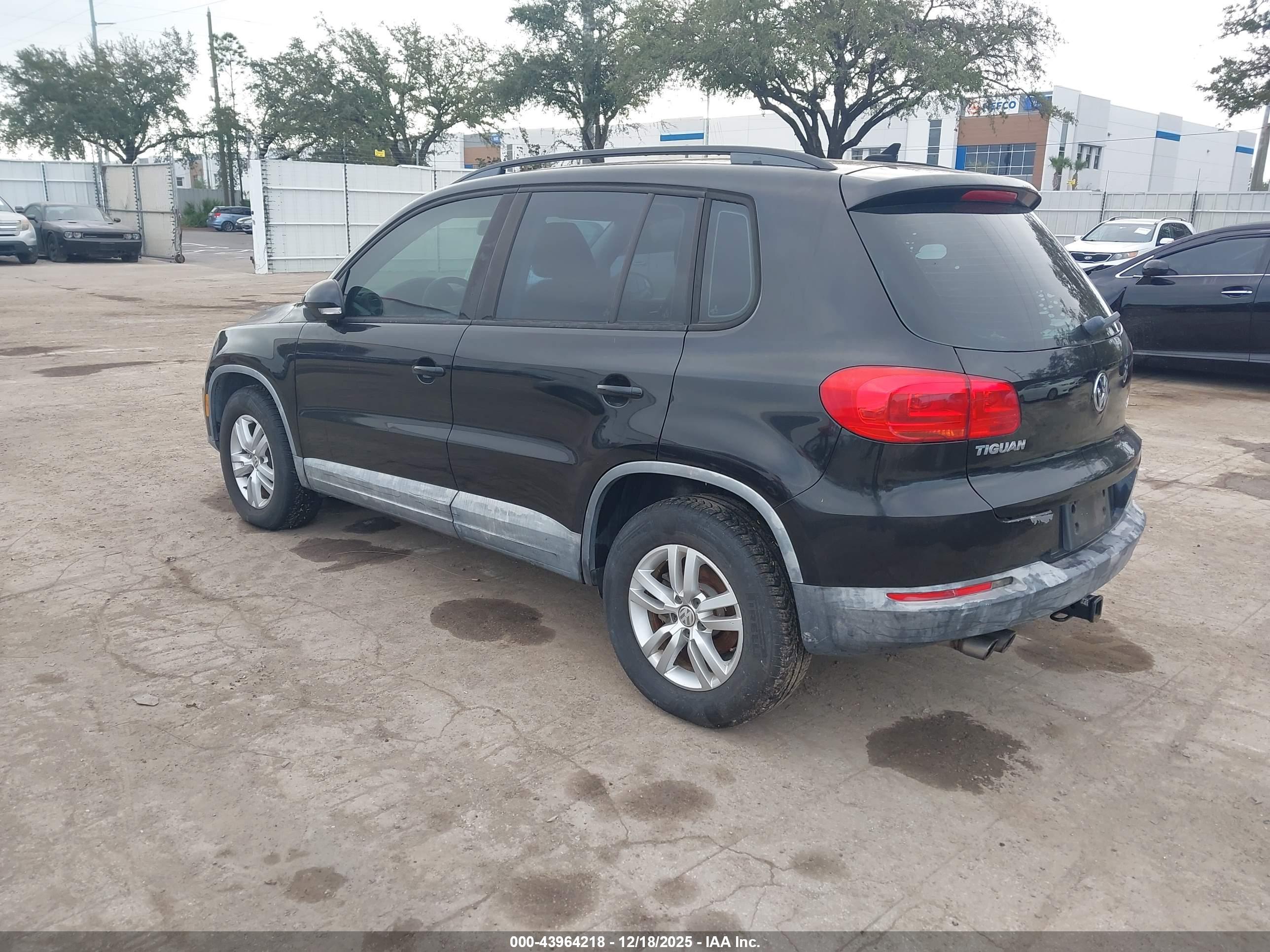 VOLKSWAGEN TIGUAN image 3