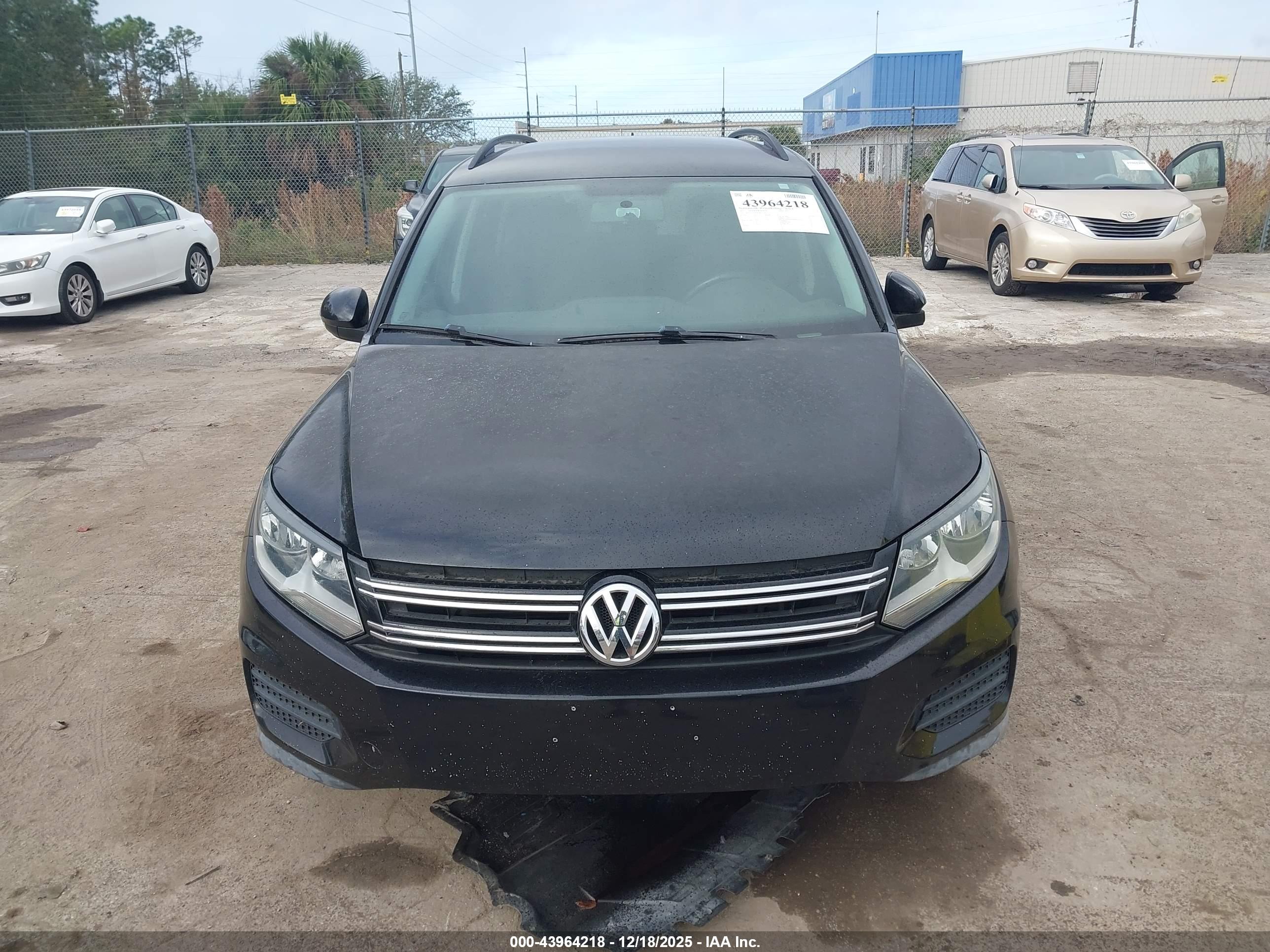VOLKSWAGEN TIGUAN image 6