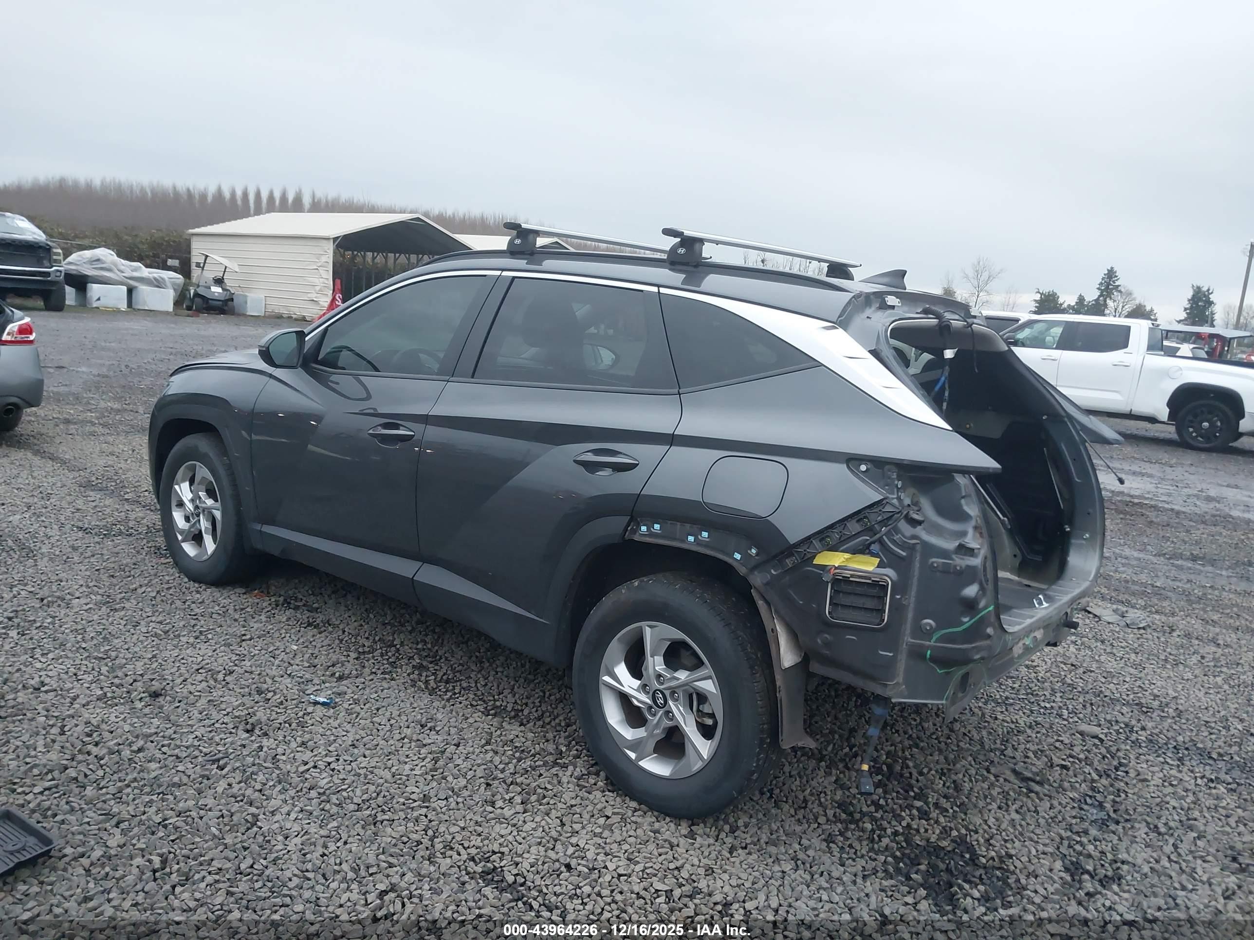 HYUNDAI TUCSON image 3