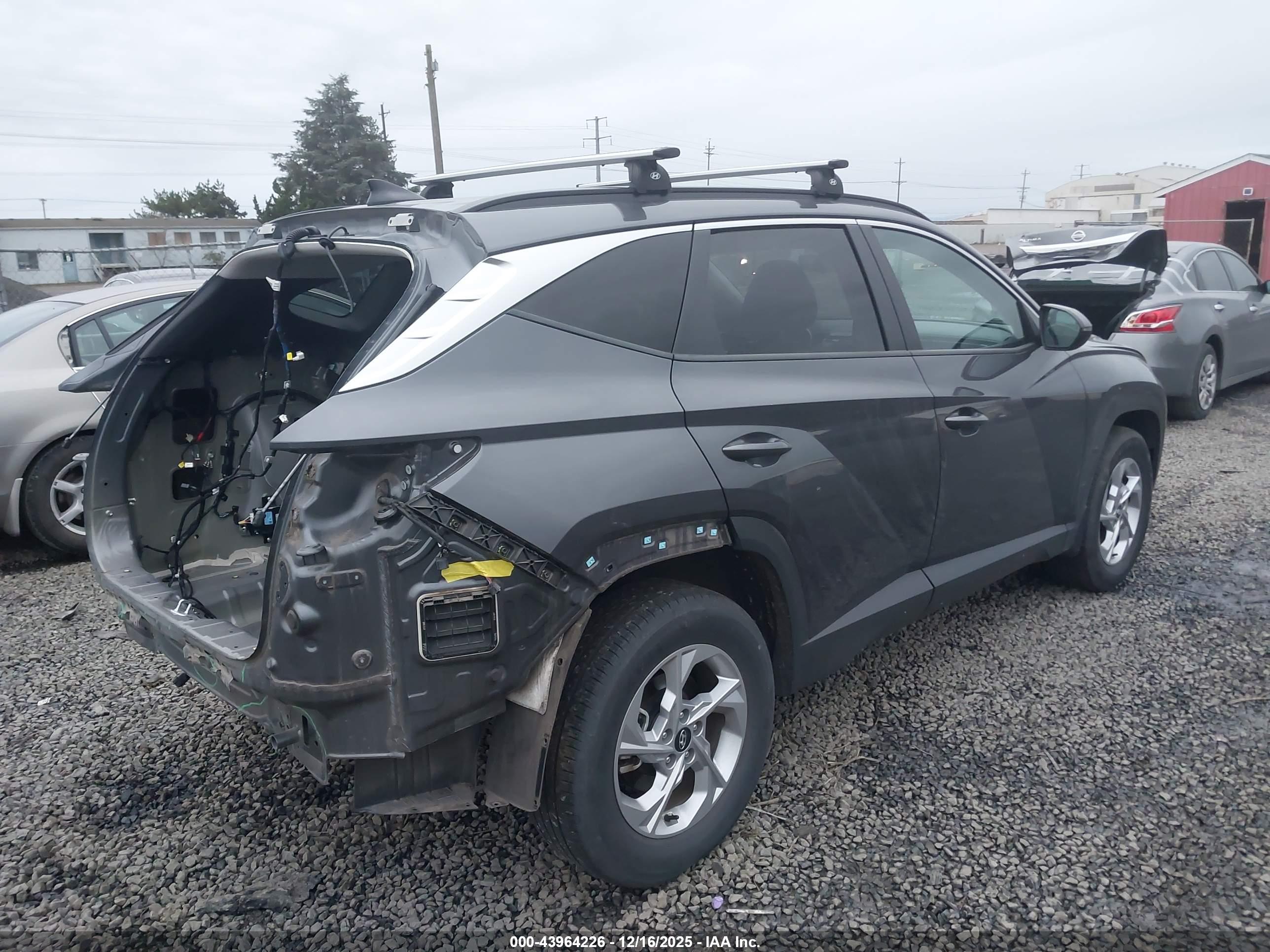 HYUNDAI TUCSON image 4