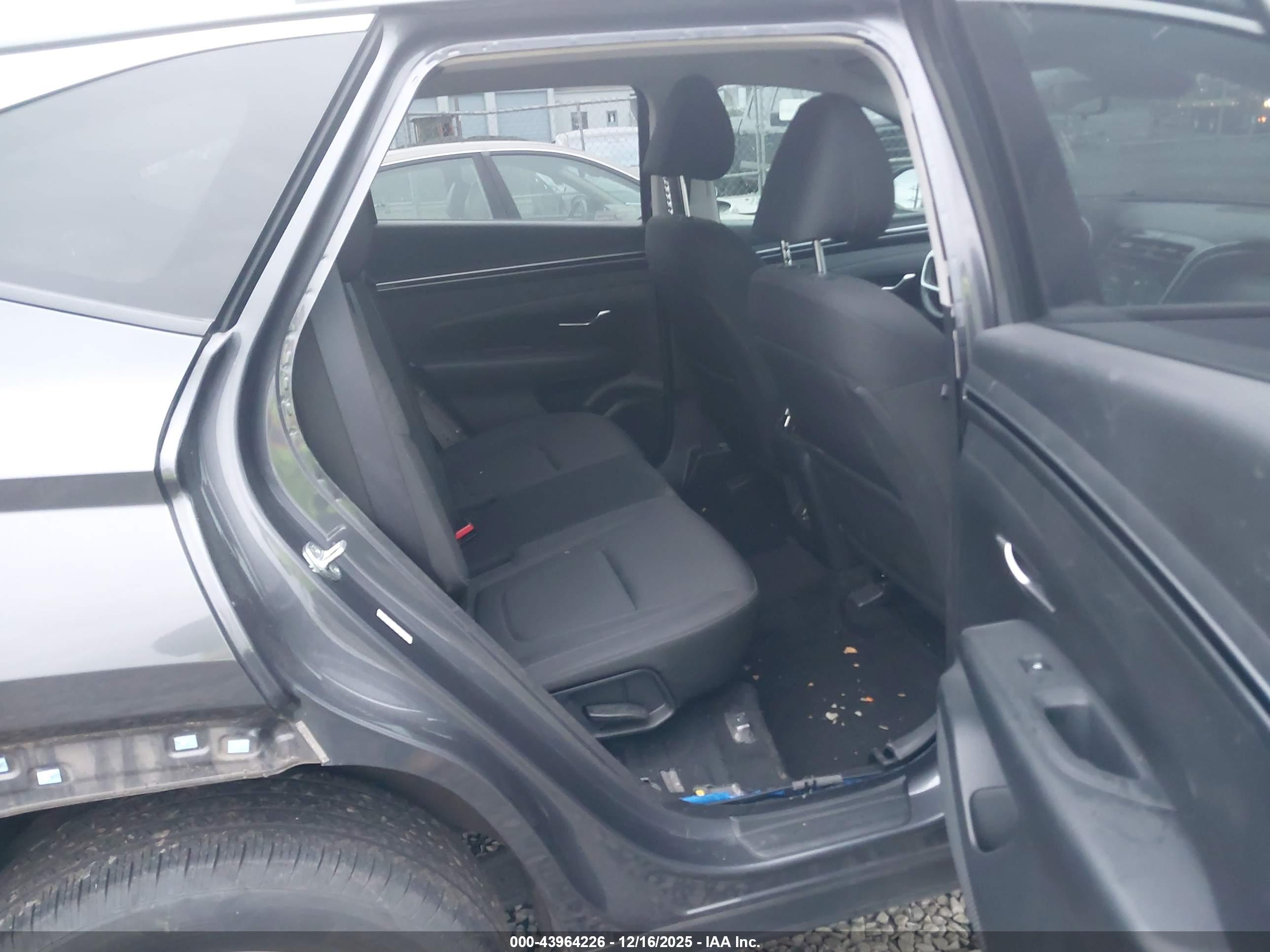HYUNDAI TUCSON image 8