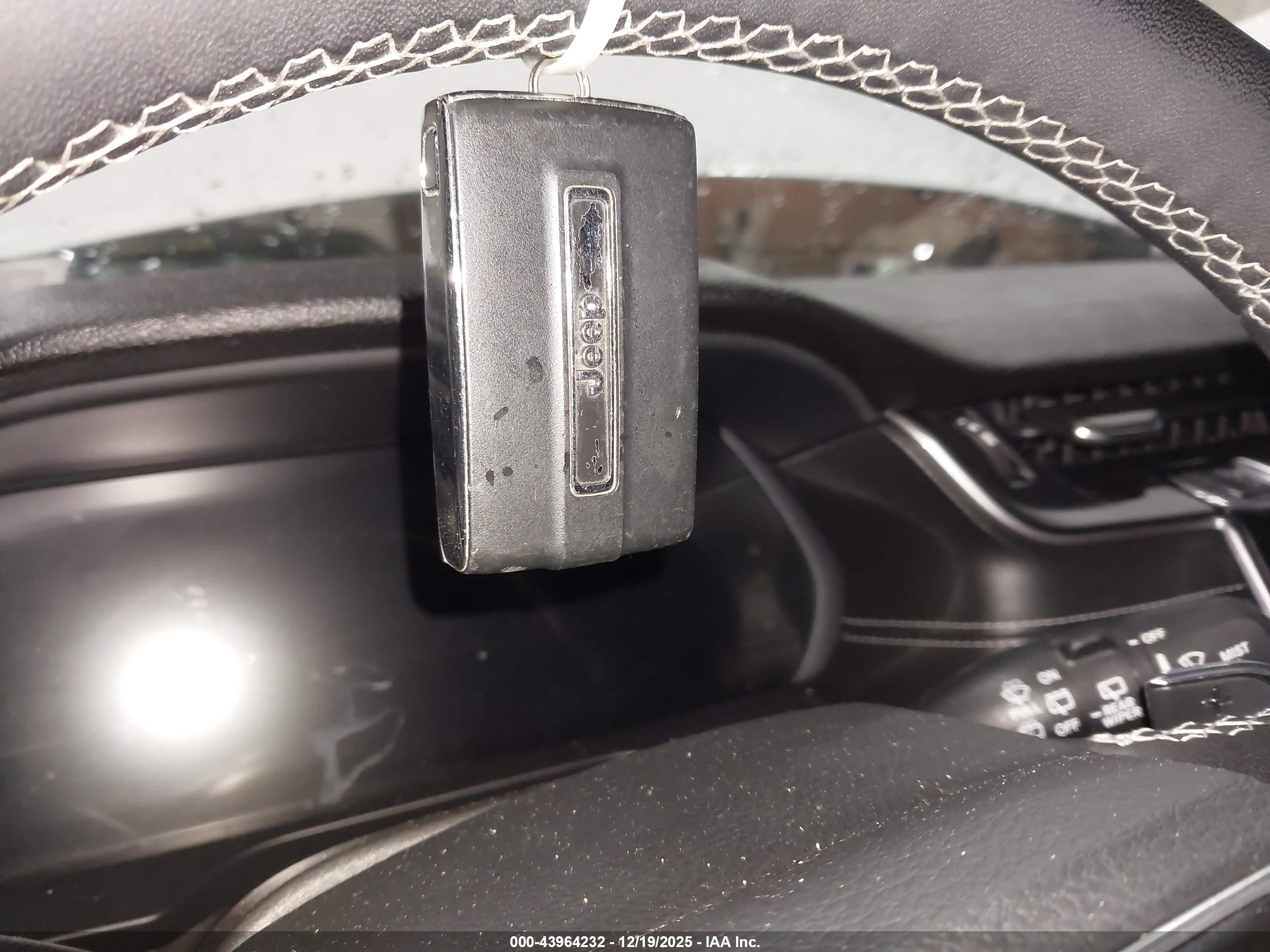 JEEP GRAND image 11