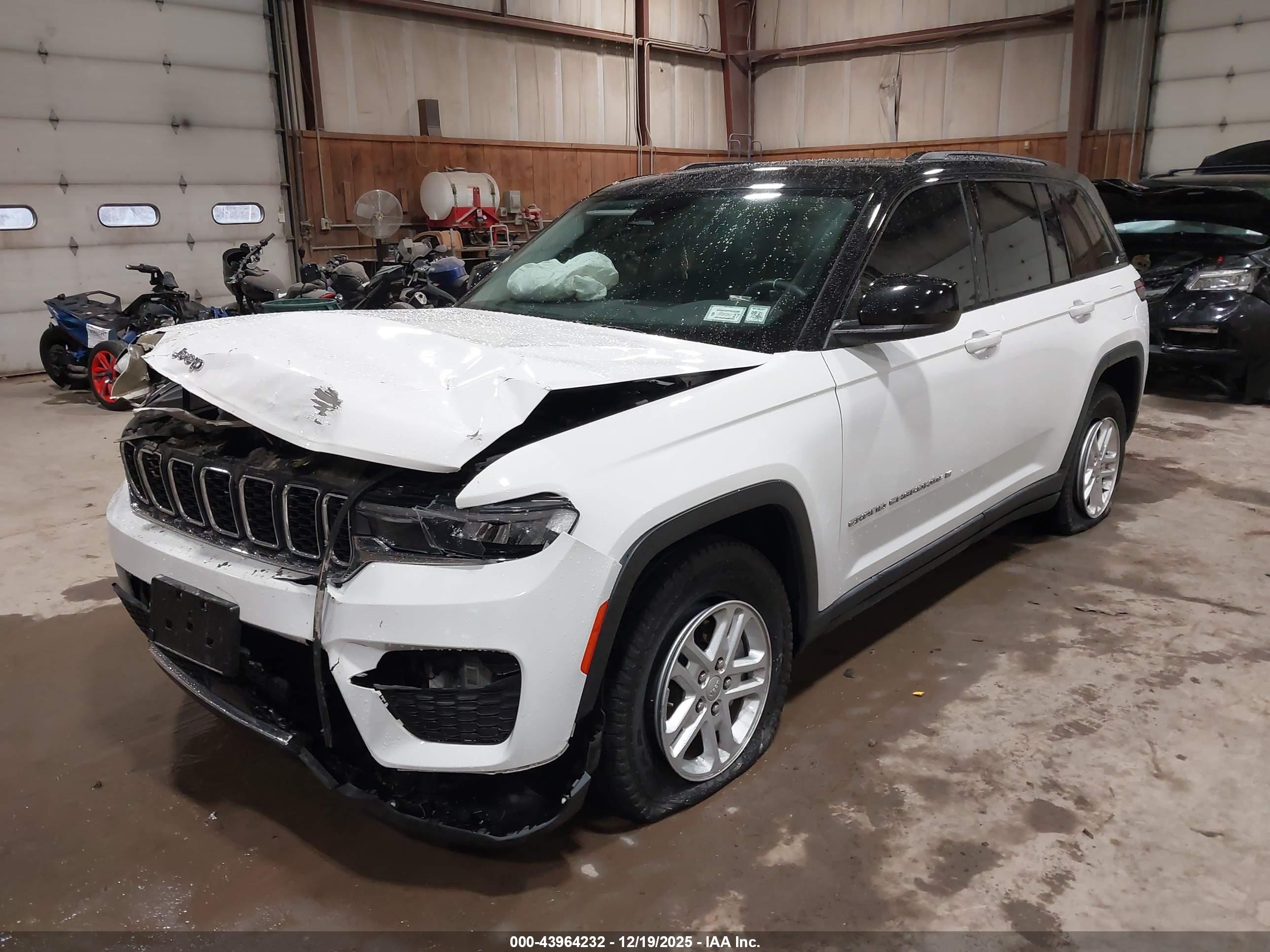 JEEP GRAND image 2