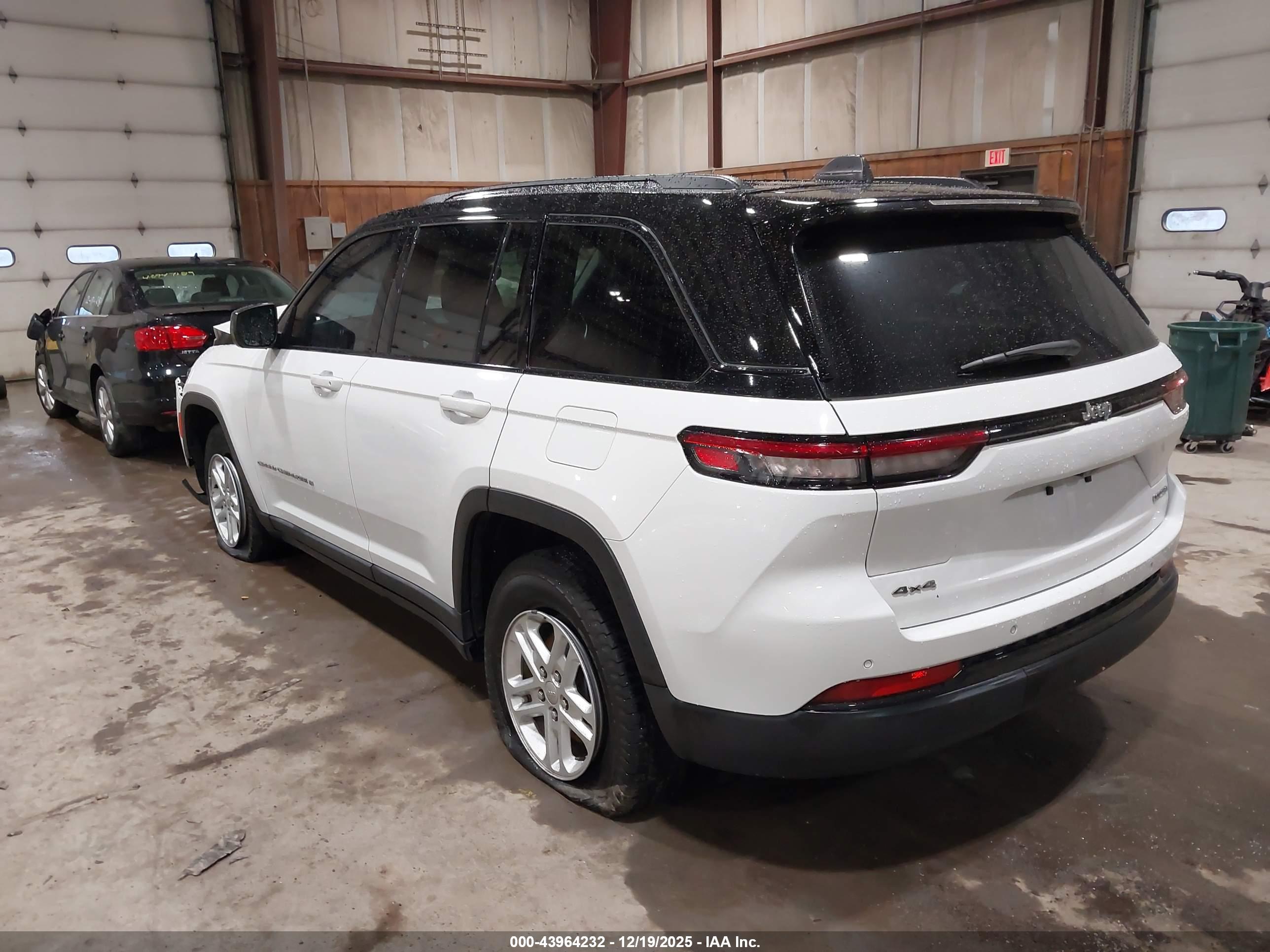 JEEP GRAND image 3
