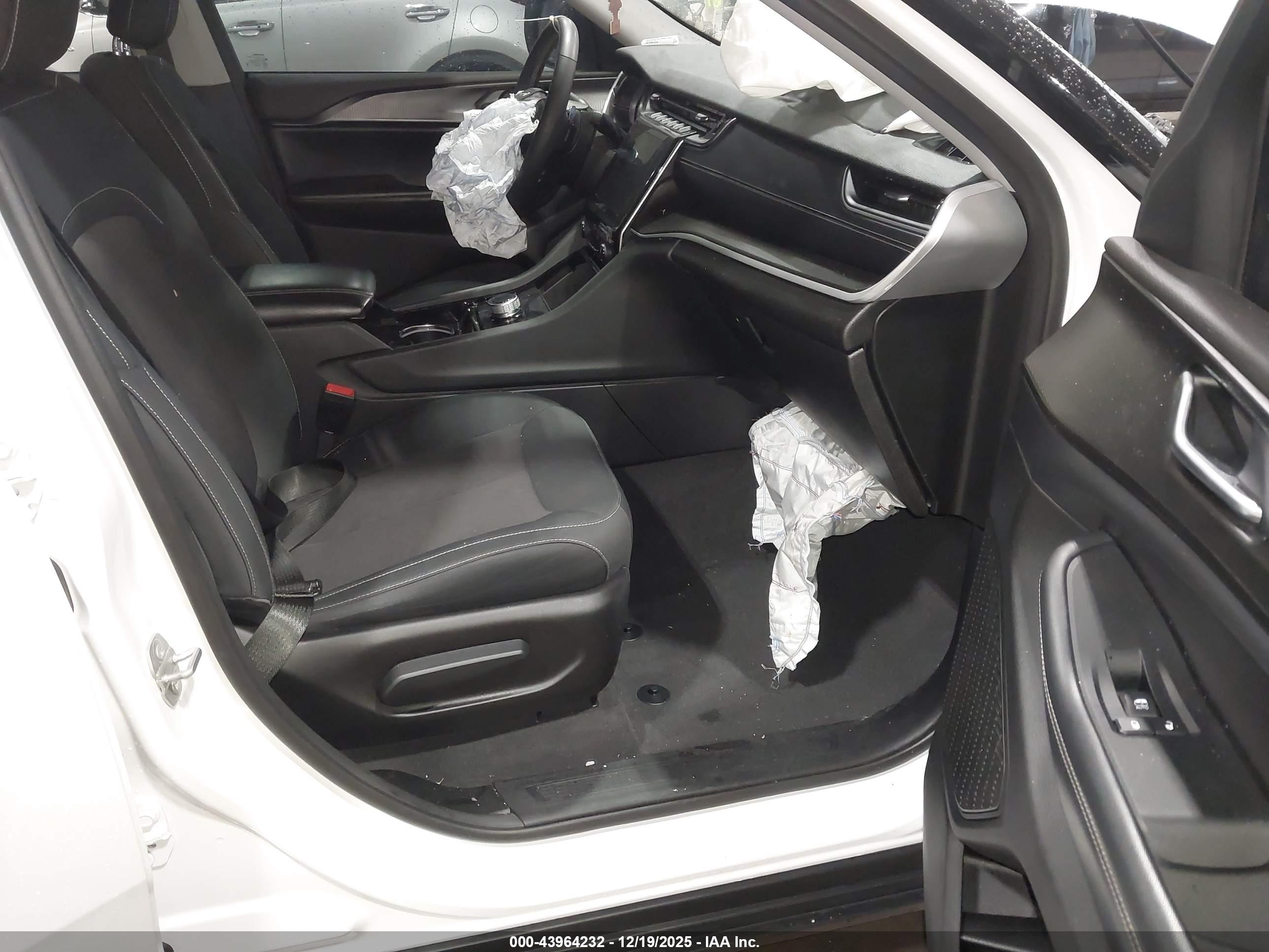 JEEP GRAND image 5